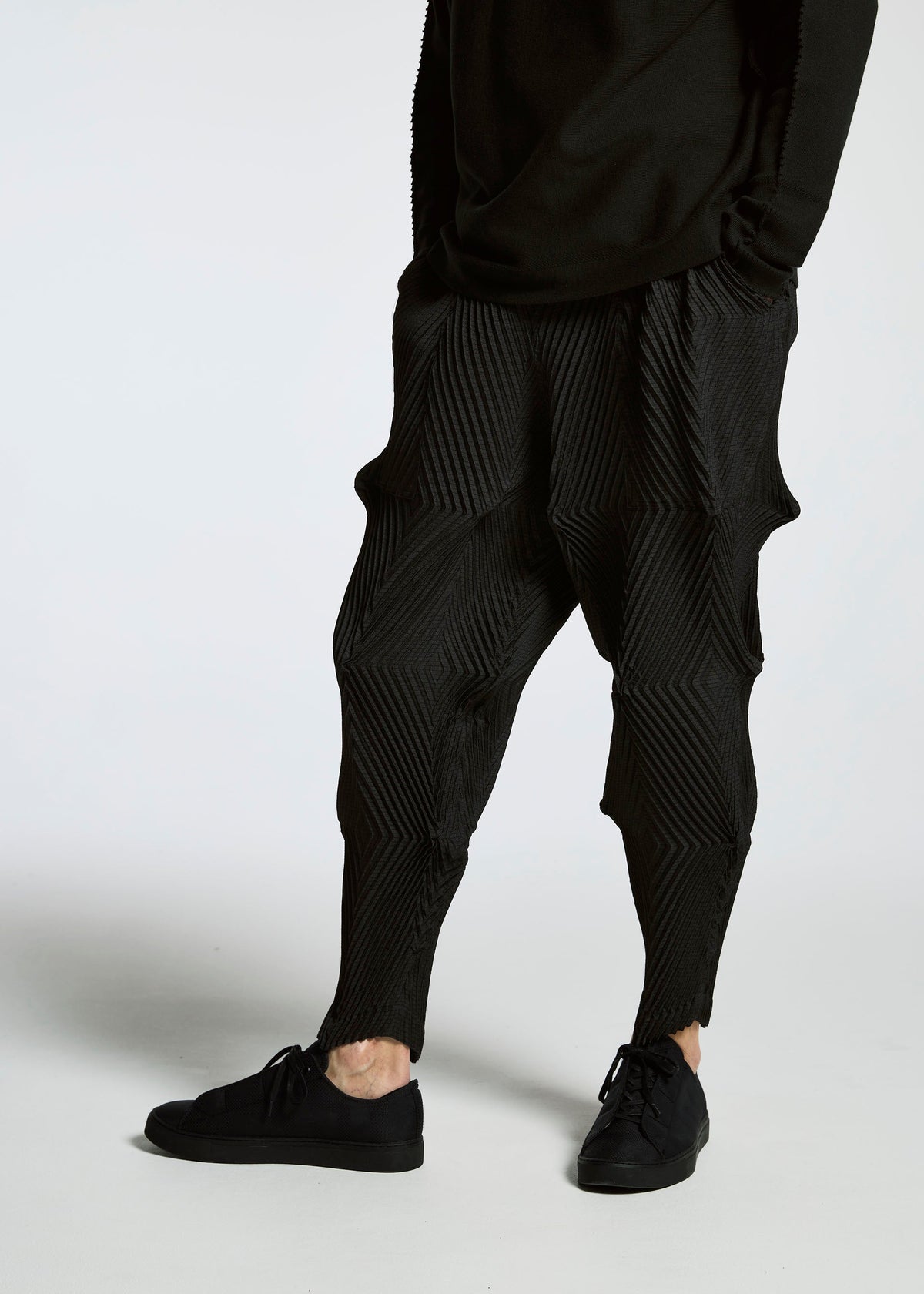 A model wears the A-POC ABLE ISSEY MIYAKE TYPE O 007 trousers.