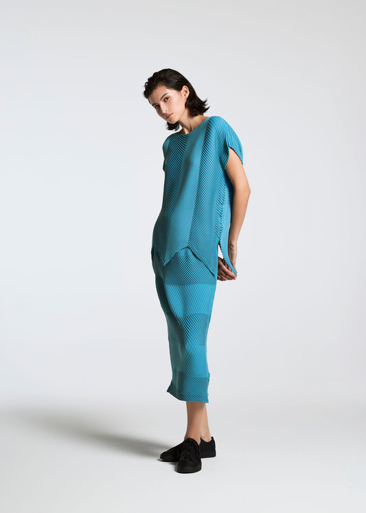 A model wears the A-POC ABLE ISSEY MIYAKE TYPE P 004 skirt.