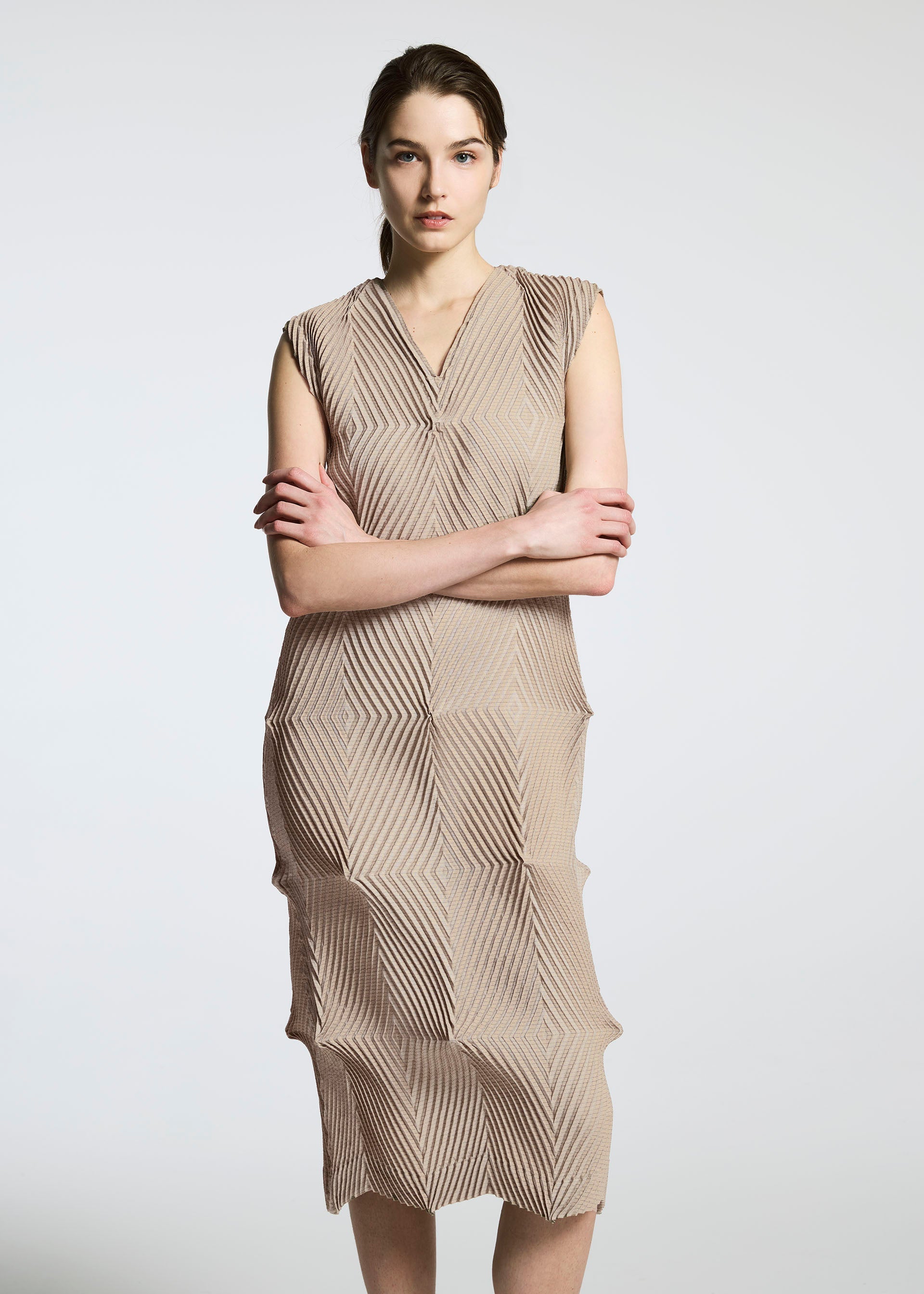 A model wears the A-POC ABLE ISSEY MIYAKE TYPE O 007 dress.