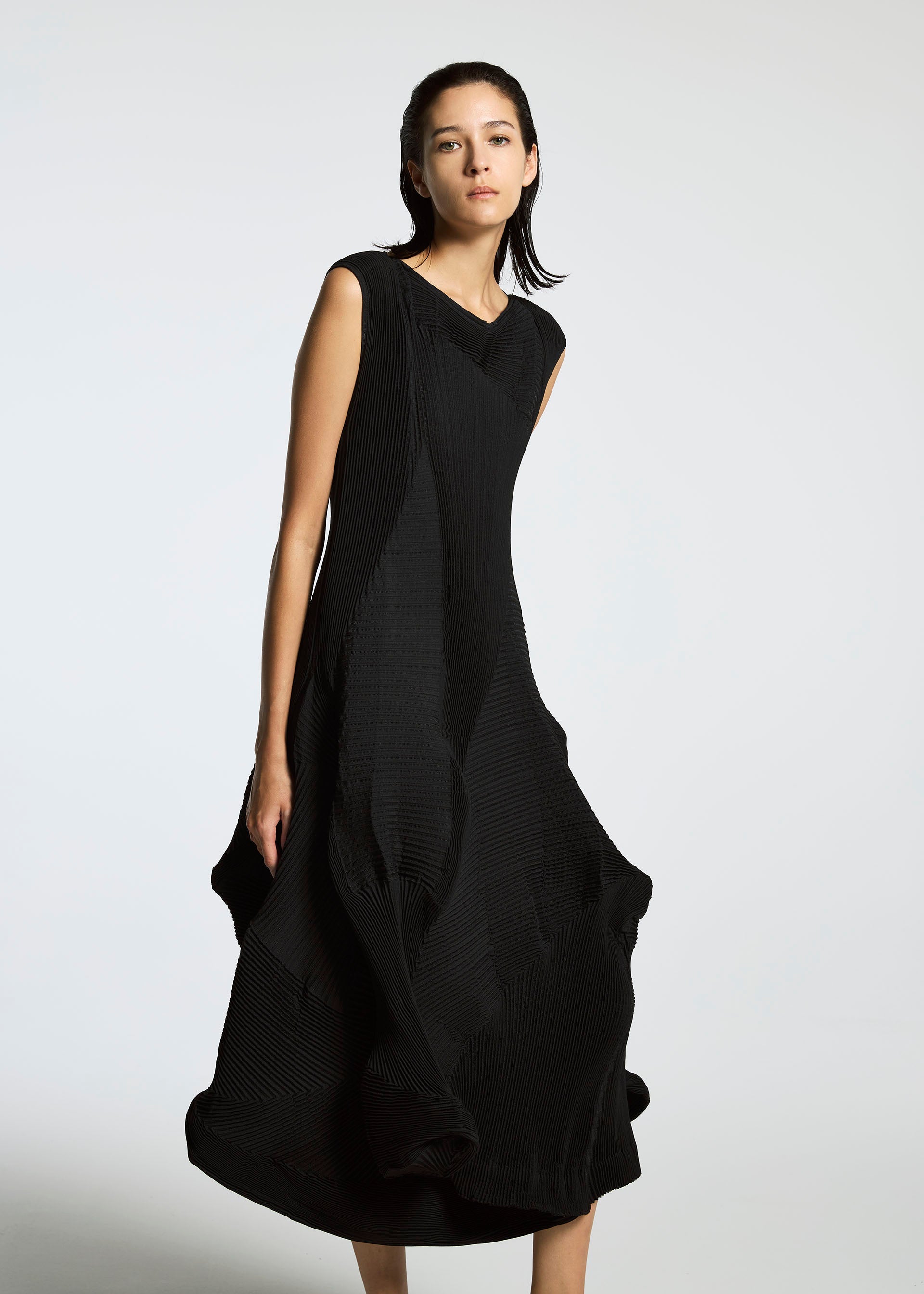 TYPE-I 008 Dress Black – The official ISSEY MIYAKE ONLINE STORE
