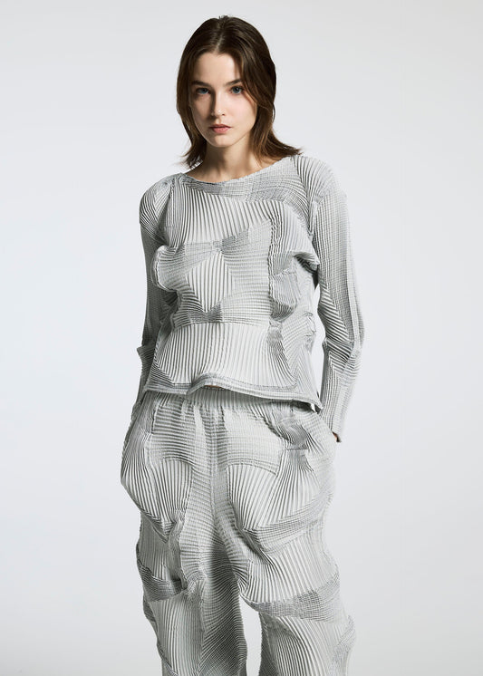 A model wears the A-POC ABLE ISSEY MIYAKE TYPE O 003 shirt.