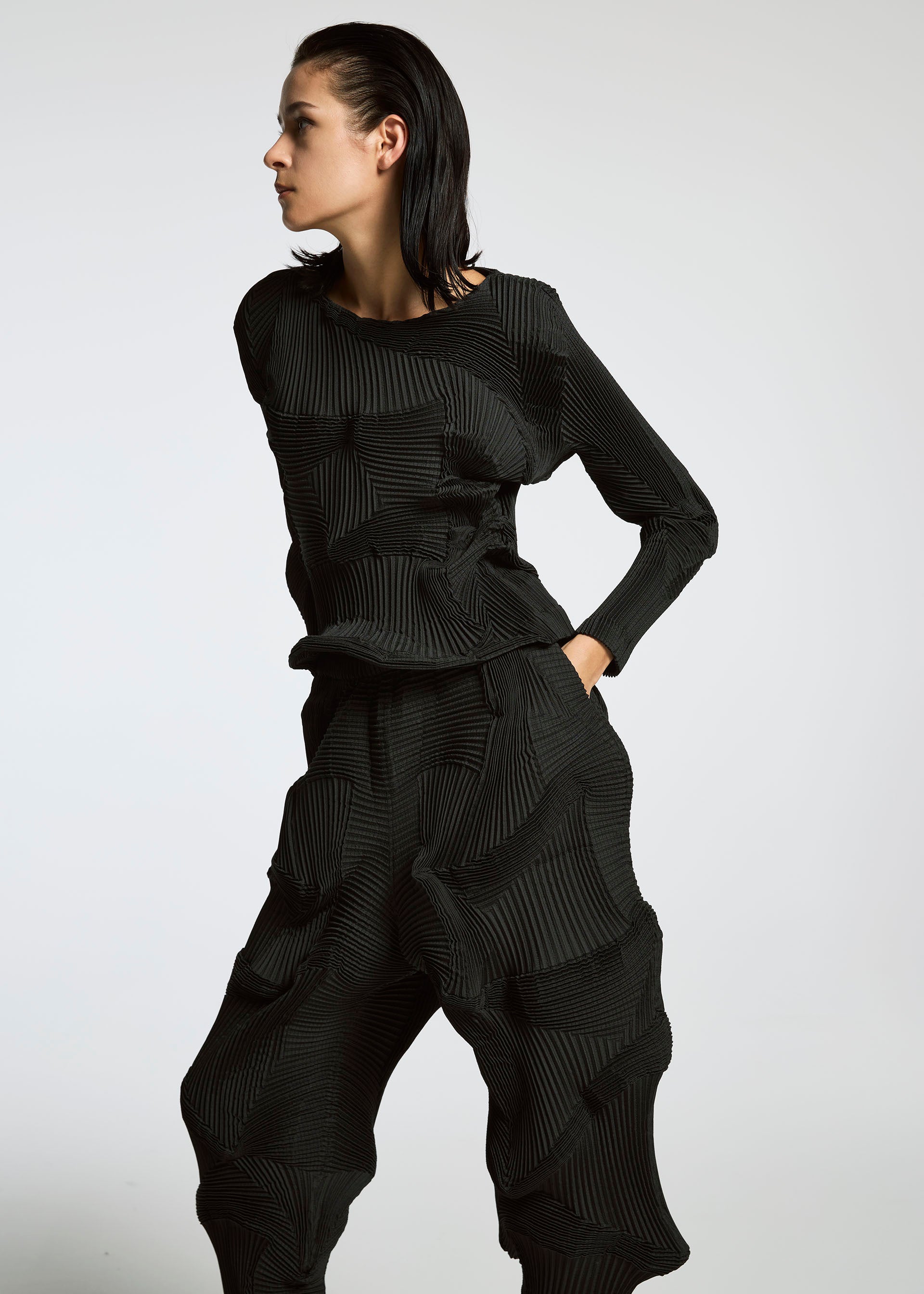 A model wears the A-POC ABLE ISSEY MIYAKE TYPE O 003 shirt.