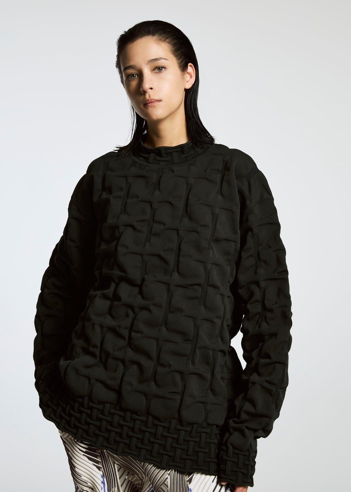 A model wears the A-POC ABLE ISSEY MIYAKE TYPE K 007 clothing.