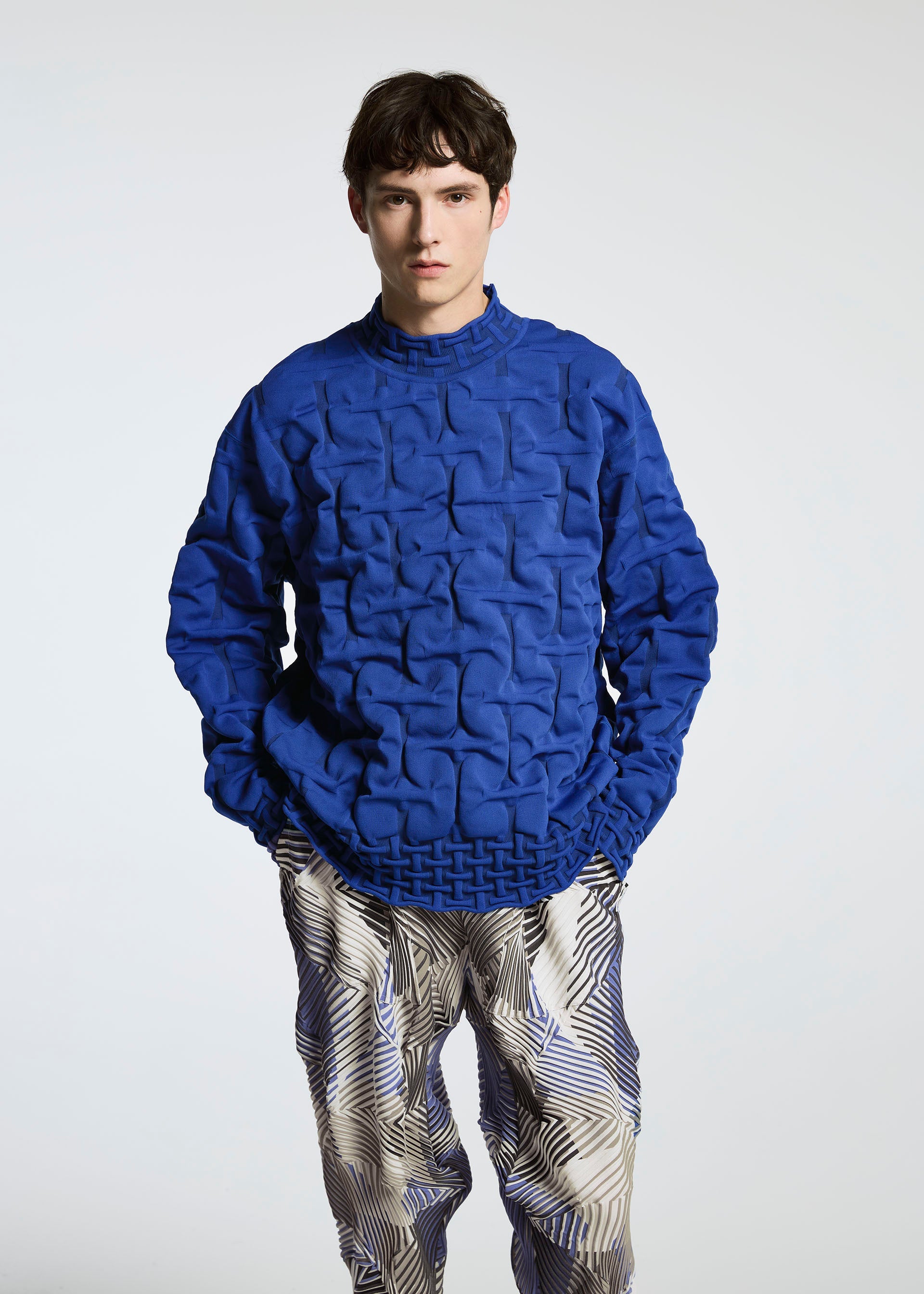 A model wears the A-POC ABLE ISSEY MIYAKE TYPE K 007 clothing.