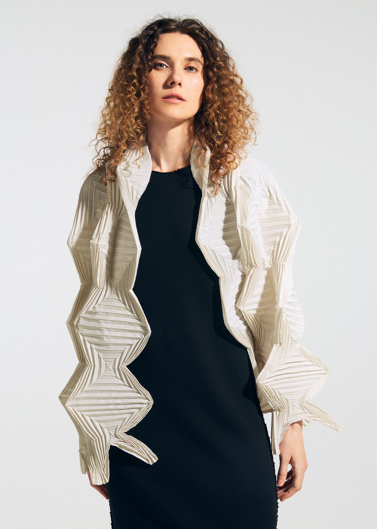 A model wears the A-POC ABLE ISSEY MIYAKE TYPE-O STOLE 002 type-o-stole-002-stole-black.