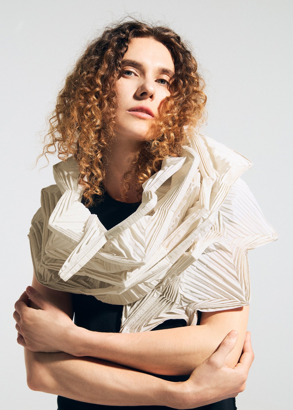A model wears the A-POC ABLE ISSEY MIYAKE TYPE-O STOLE 002 type-o-stole-002-stole-light-green.