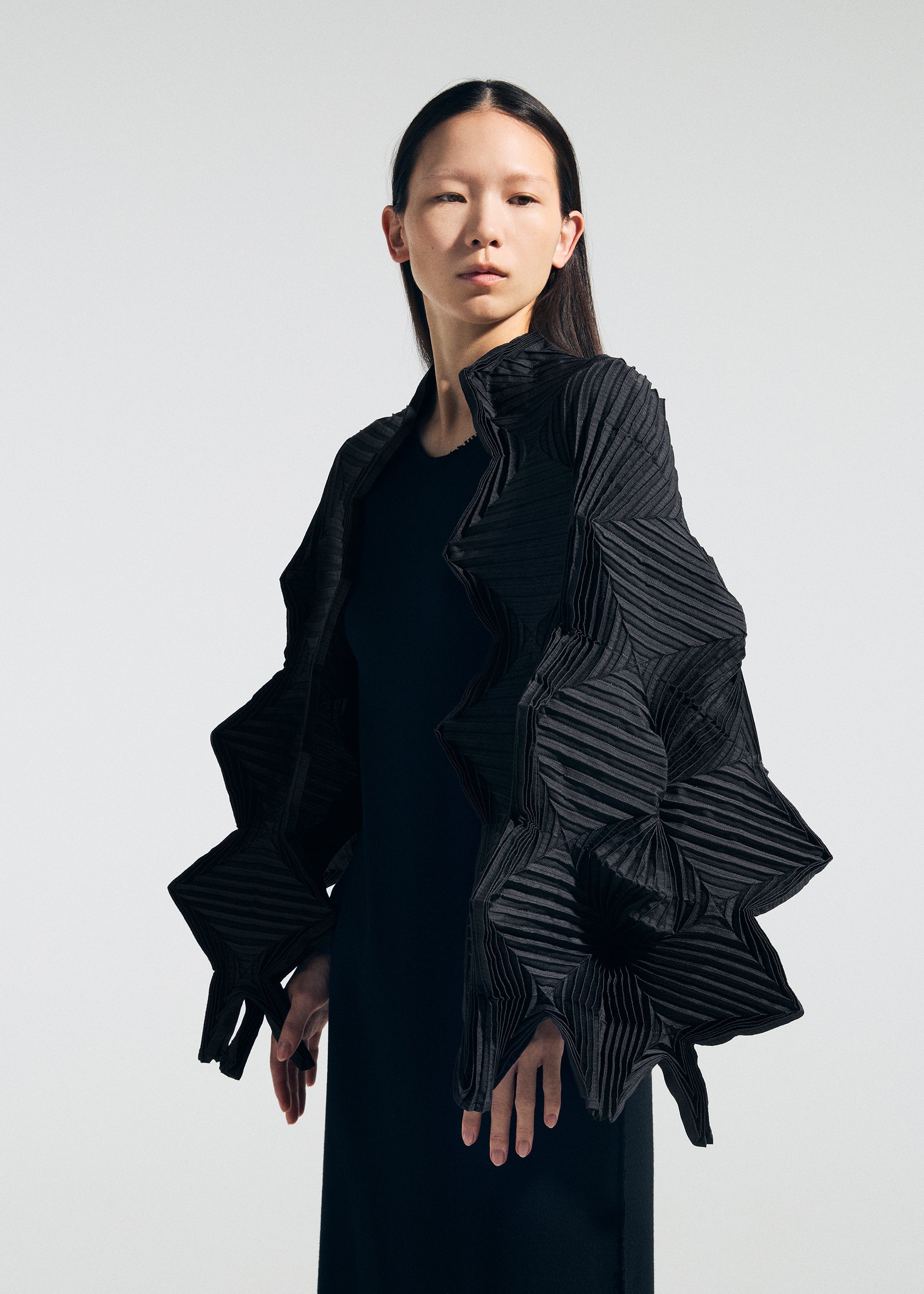 TYPE-O STOLE 002 Stole Black – The official ISSEY MIYAKE ONLINE