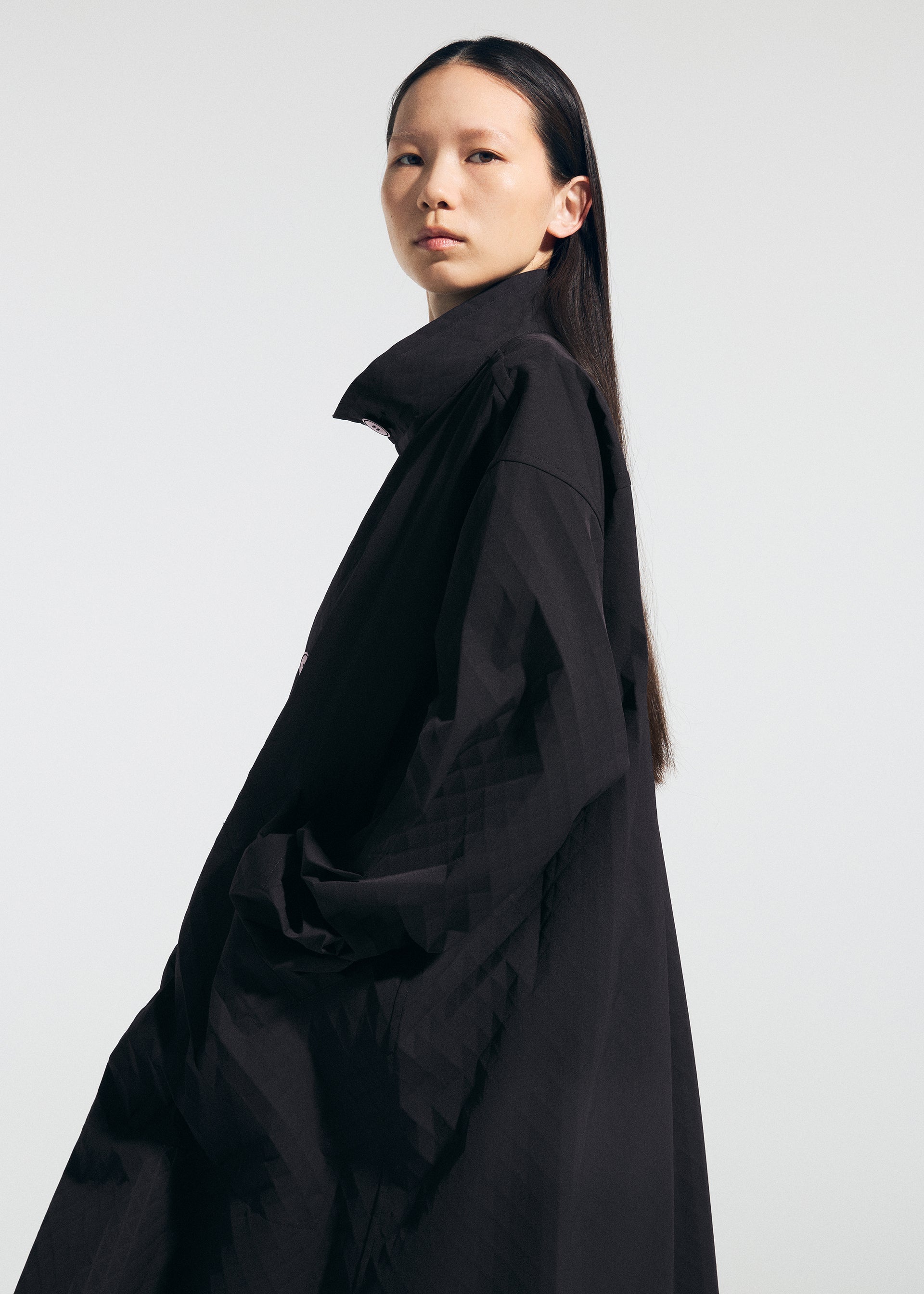 A model wears the A-POC ABLE ISSEY MIYAKE TYPE T 001 1 coat.