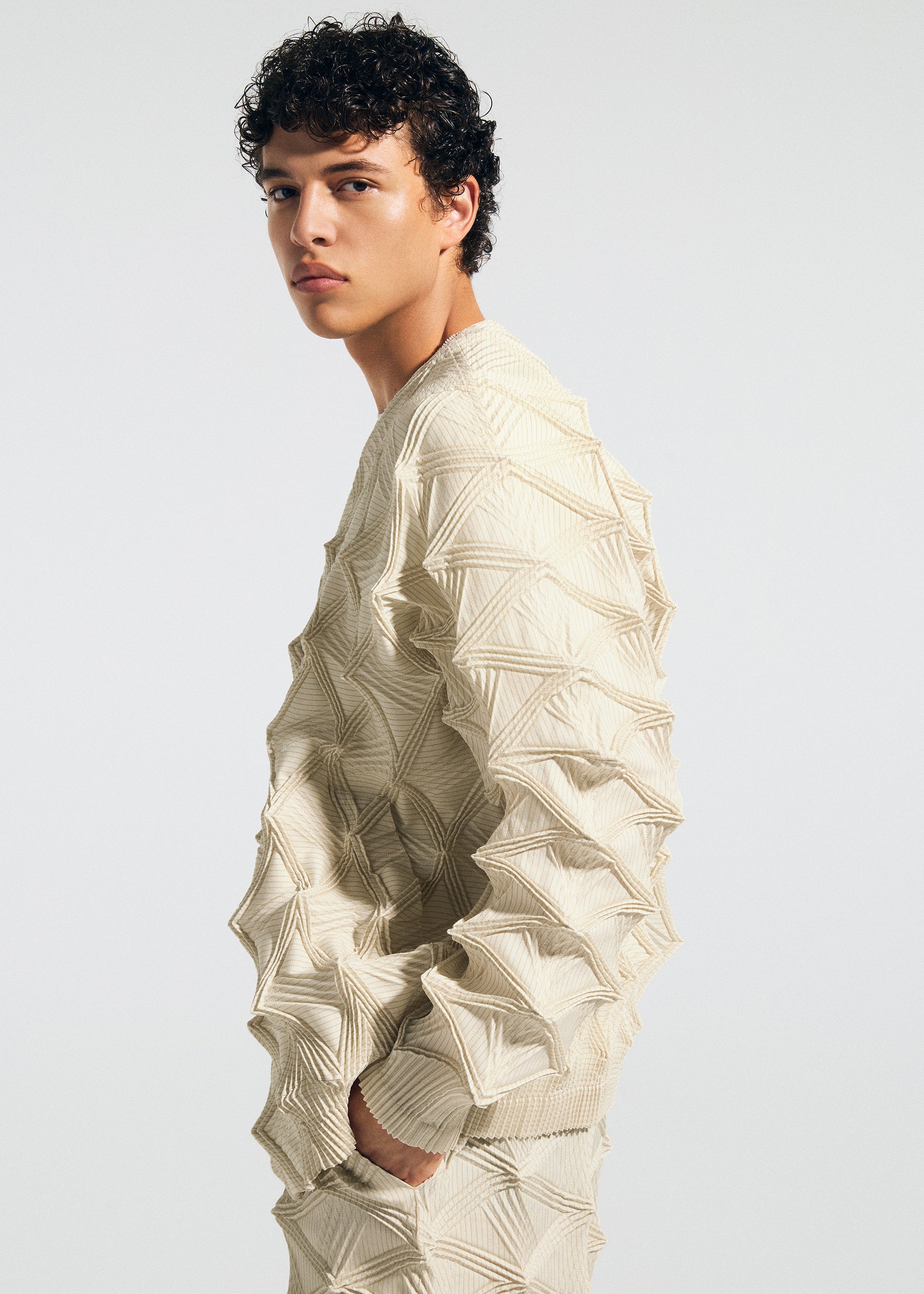A model wears the A-POC ABLE ISSEY MIYAKE TYPE-O 023 type-o-023-cardigan-black.