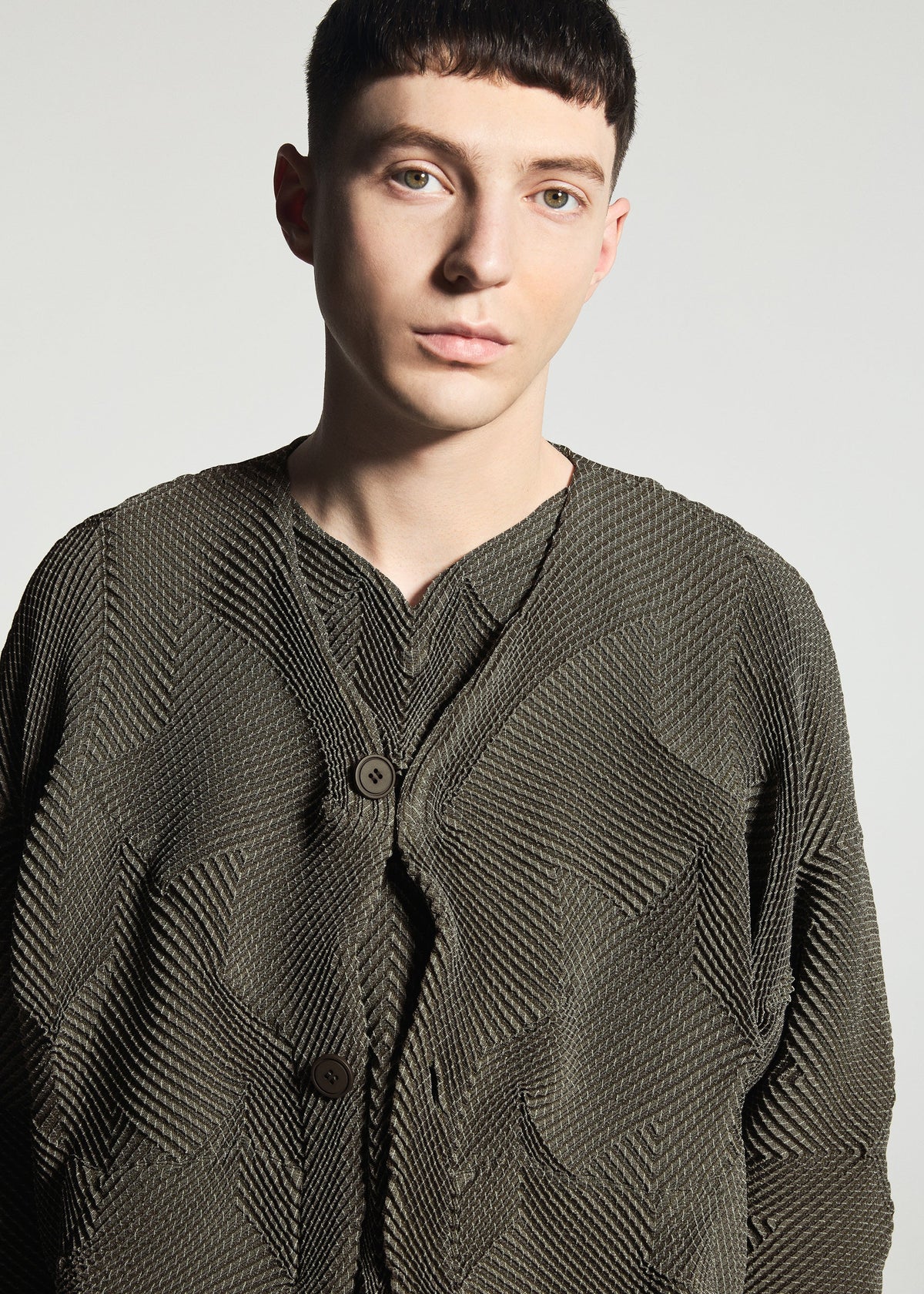 A model wears the A-POC ABLE ISSEY MIYAKE TYPE-O 010-1 type-o-010-1-cardigan-khaki.