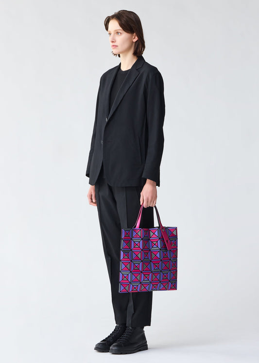 A model wears the BAO BAO ISSEY MIYAKE ENSEMBLE tote.