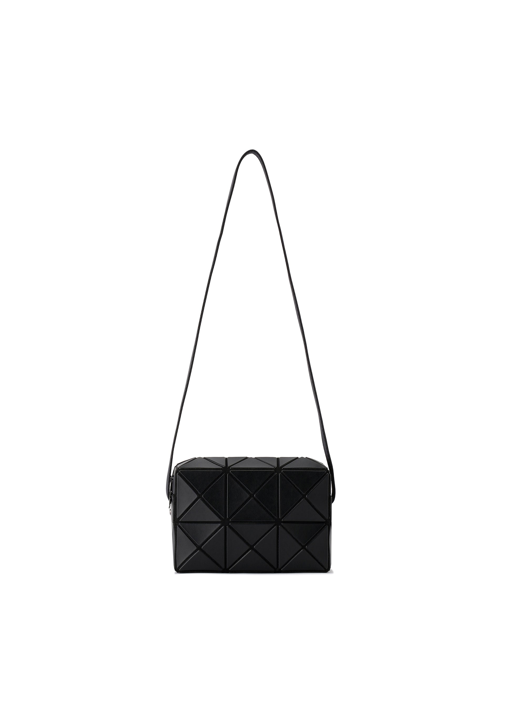 A product shot of the BAO BAO ISSEY MIYAKE CUBOID shoulder bag in matte black (16).