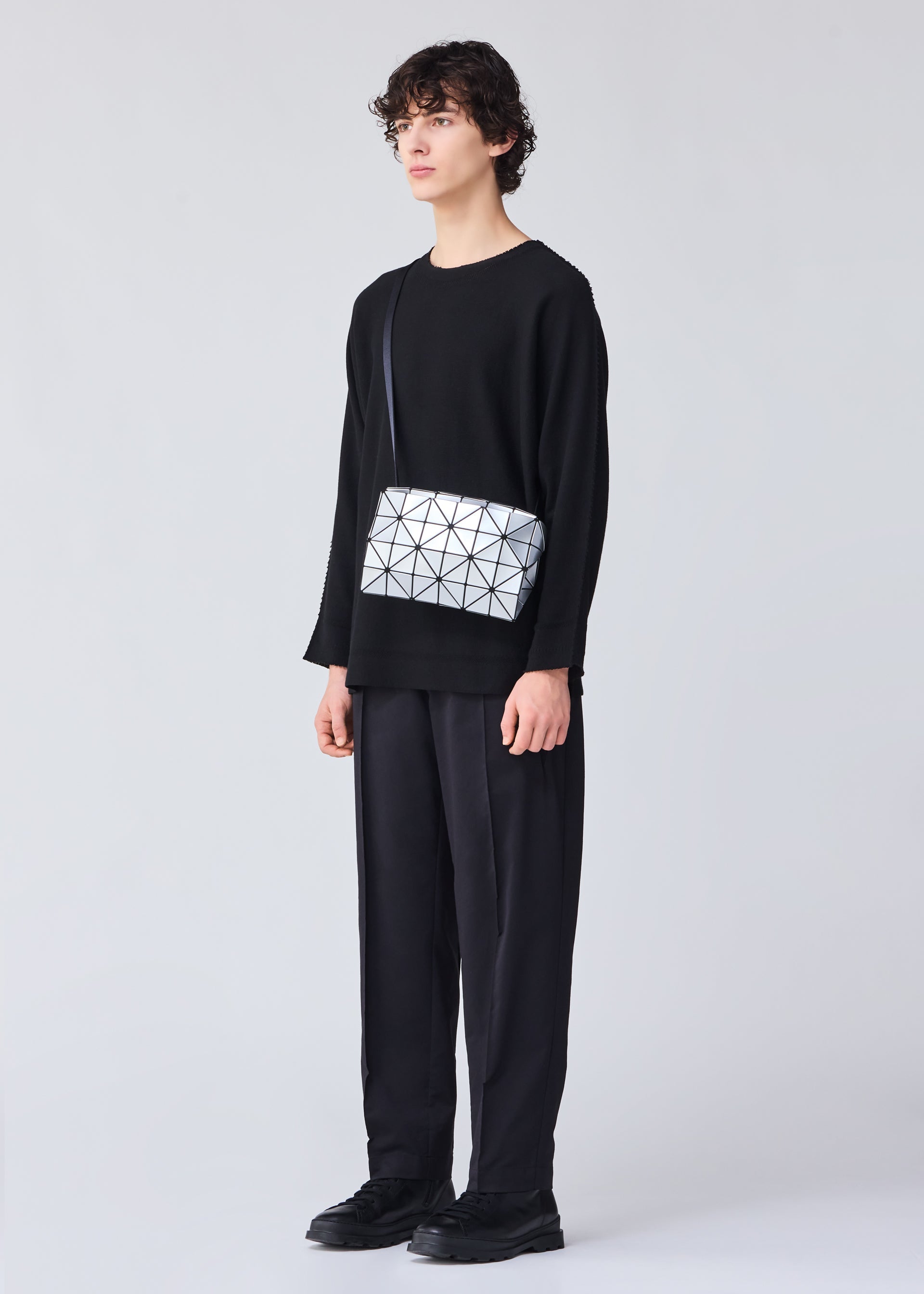 A model wears the BAO BAO ISSEY MIYAKE CARTON shoulder bag.
