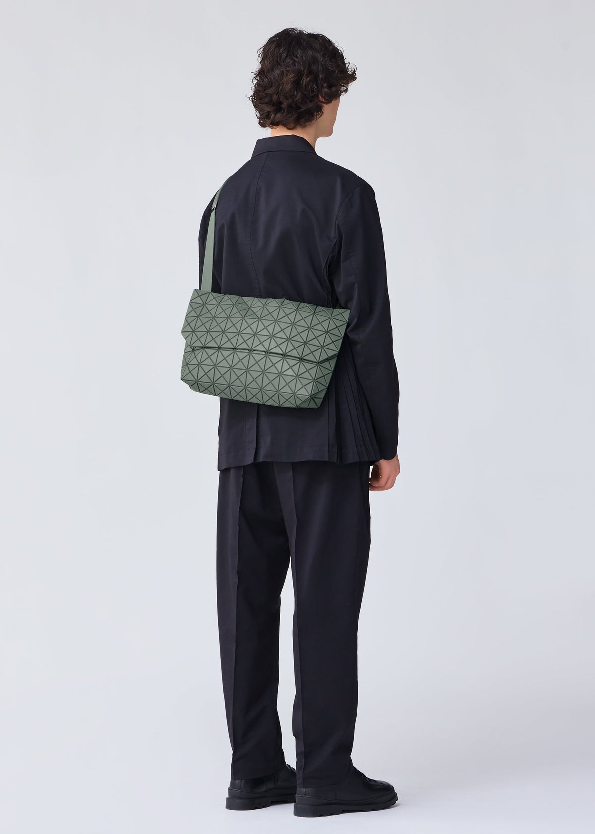 A model wears the BAO BAO ISSEY MIYAKE PRISM SAC shoulder bag.