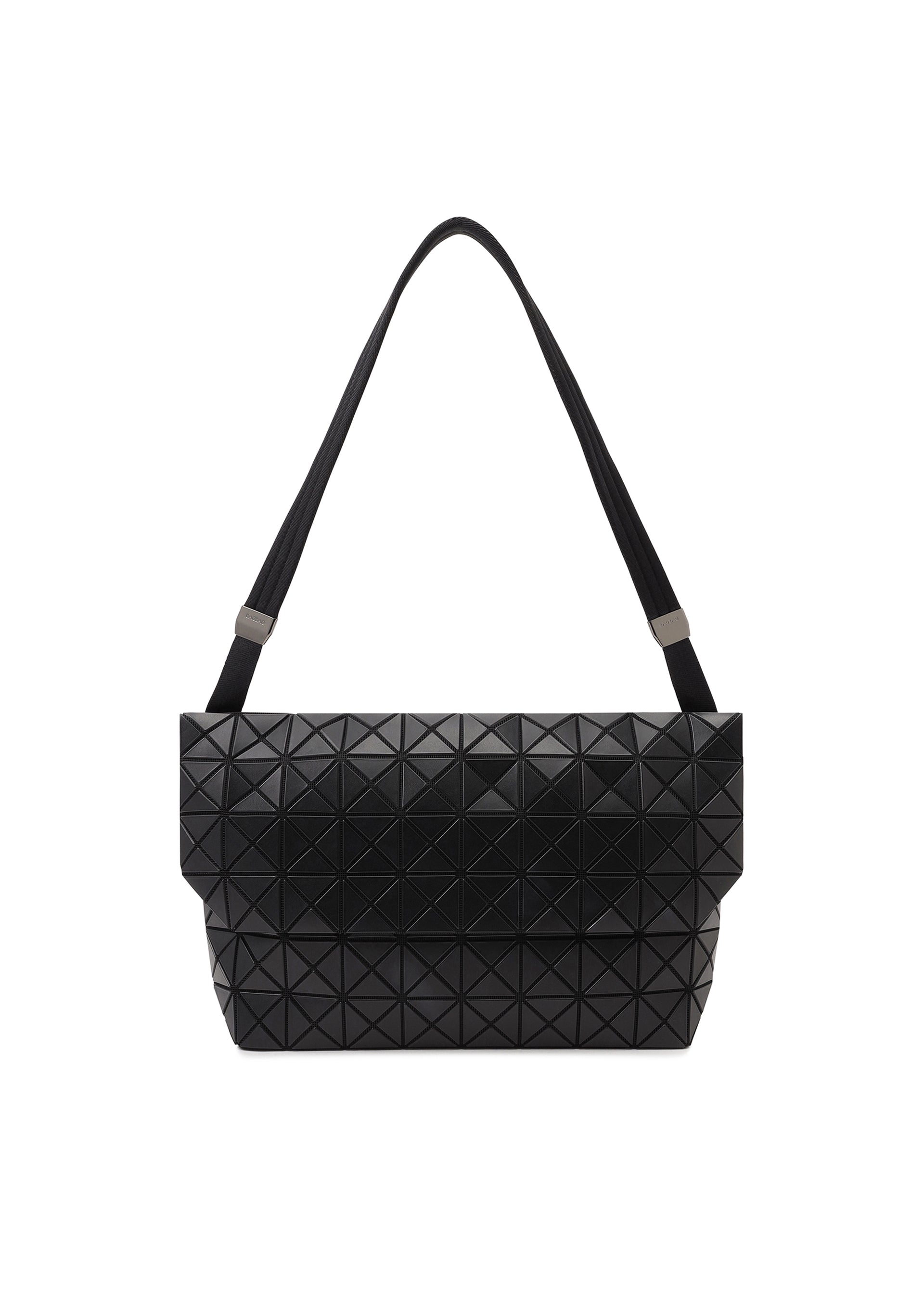 A product shot of the BAO BAO ISSEY MIYAKE PRISM SAC shoulder bag in matte black (16).