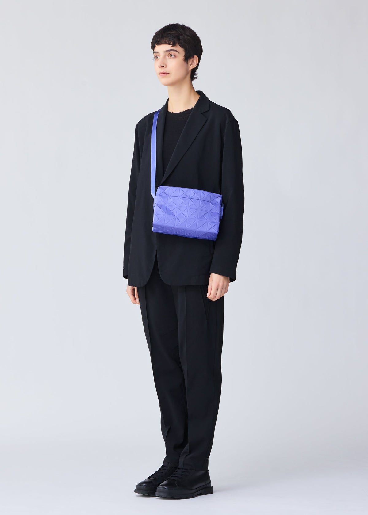 A model wears the BAO BAO ISSEY MIYAKE TRACK shoulder bag.