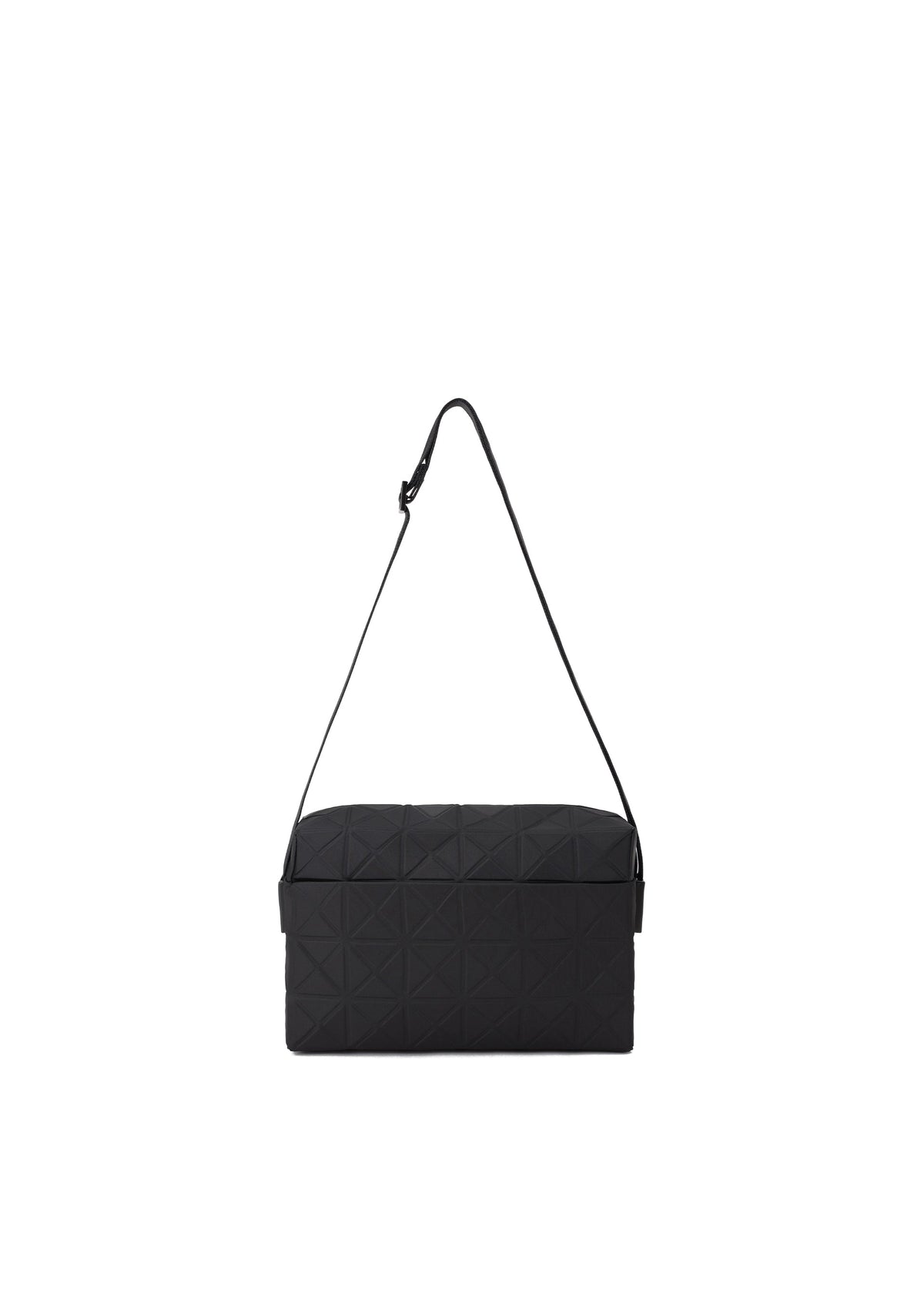 A product shot of the BAO BAO ISSEY MIYAKE TRACK shoulder bag in black (15).