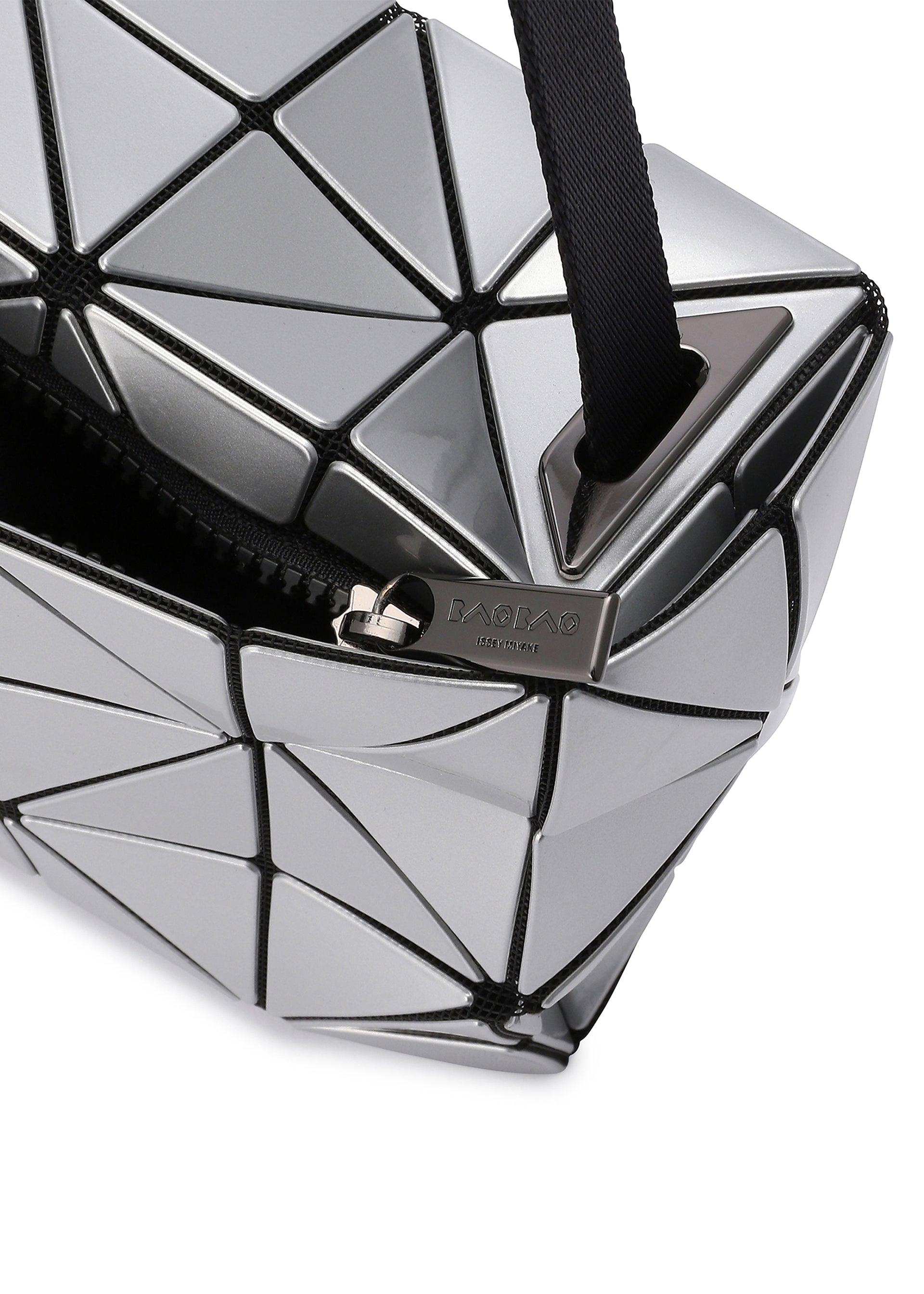 A detail shot of the BAO BAO ISSEY MIYAKE CARTON shoulder bag.
