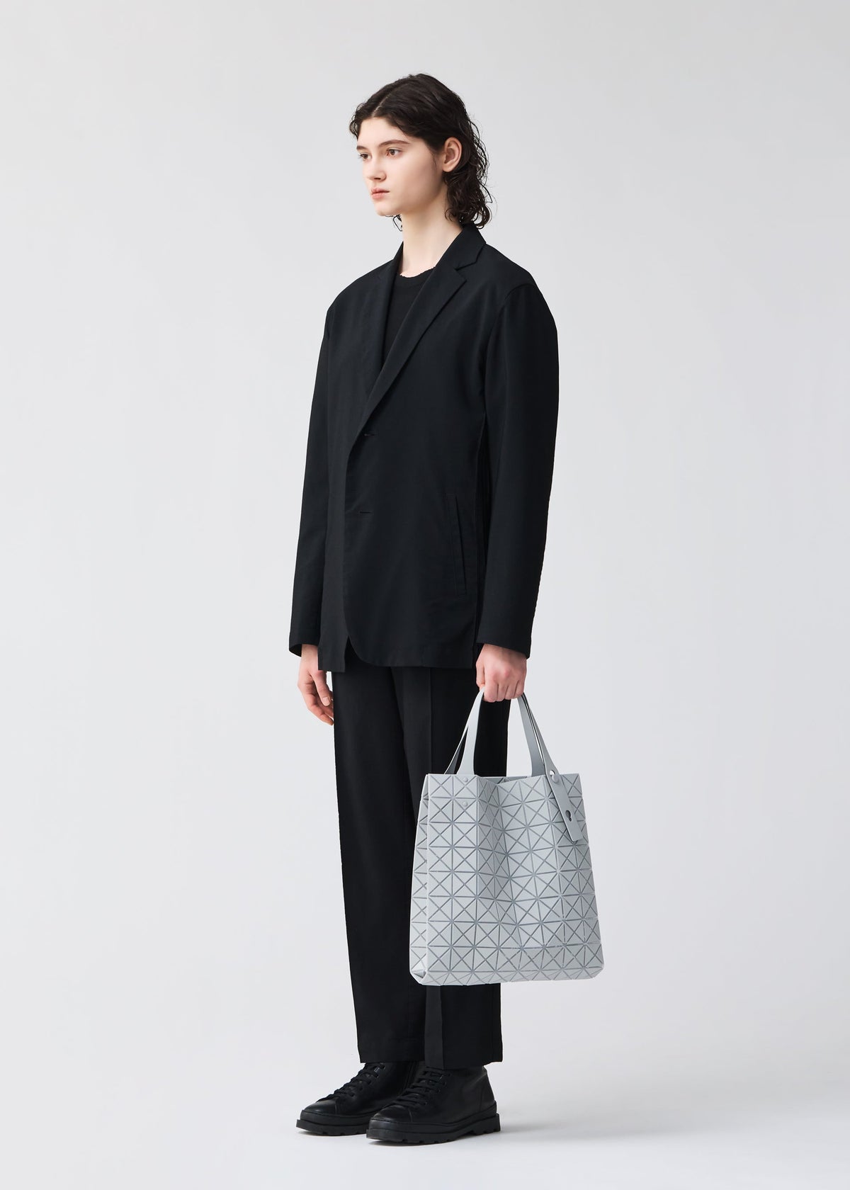 A model wears the BAO BAO ISSEY MIYAKE PRISM PLUS tote.