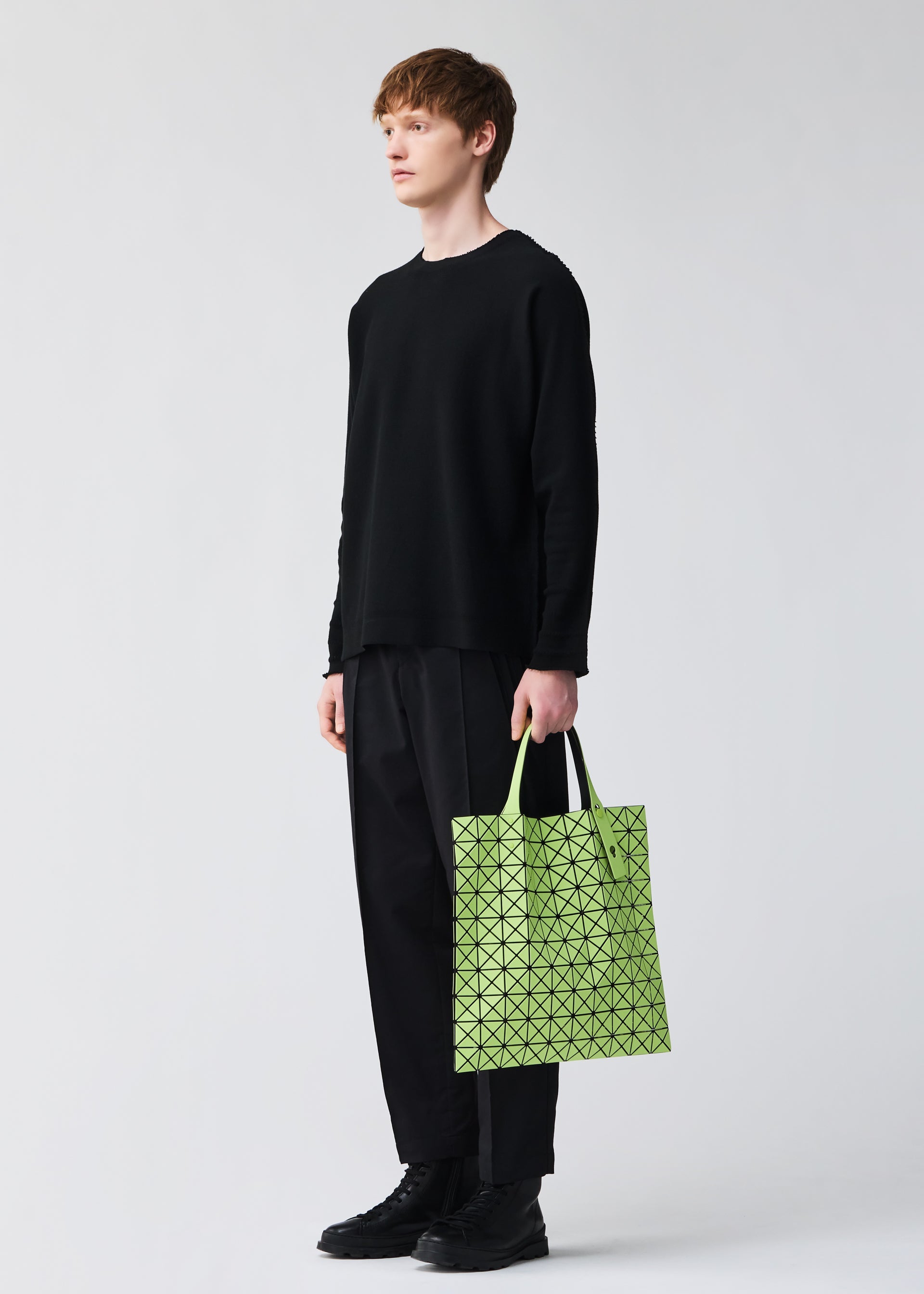 PRISM FROST Tote Smoky Blue – The official ISSEY MIYAKE ONLINE