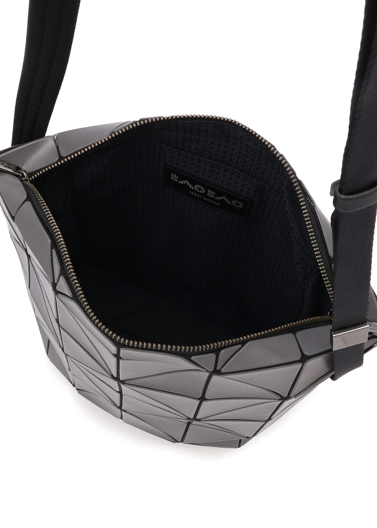 A detail shot of the BAO BAO ISSEY MIYAKE BLOCKY shoulder bag.