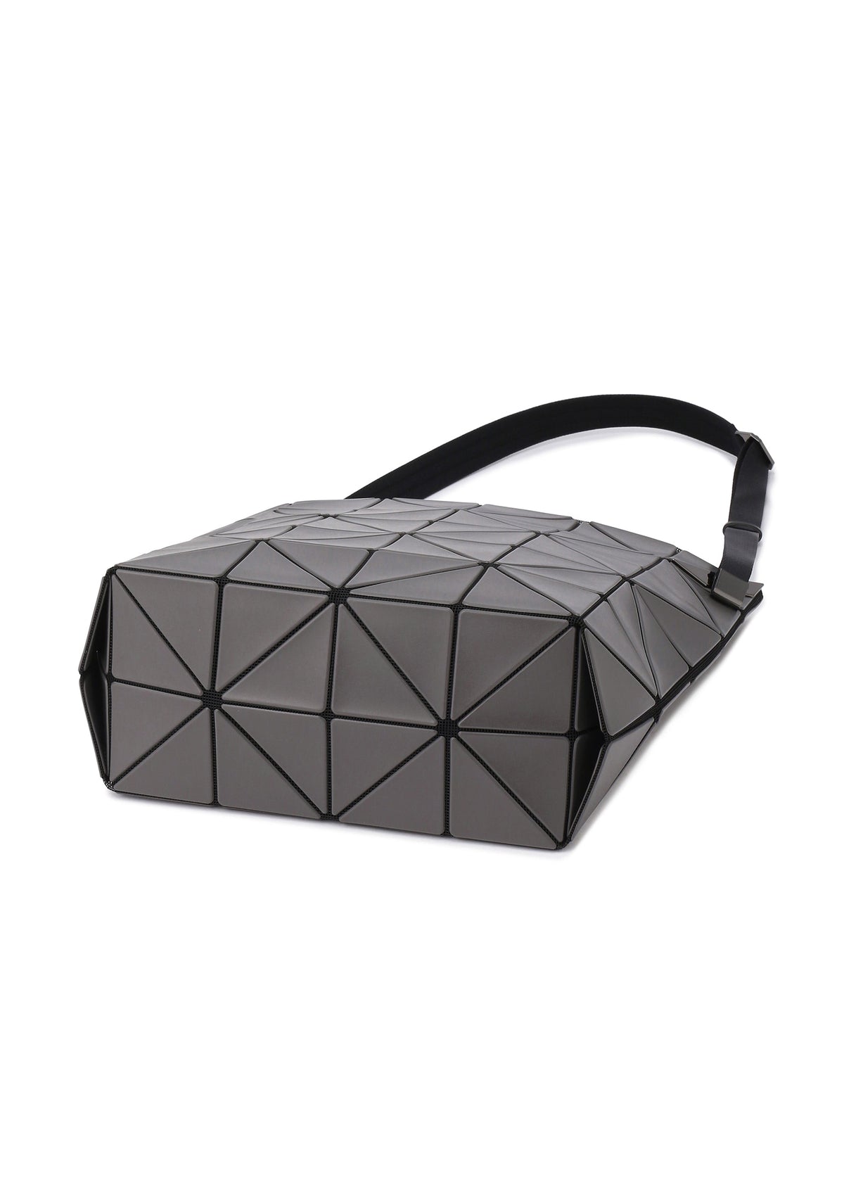 A detail shot of the BAO BAO ISSEY MIYAKE BLOCKY shoulder bag.