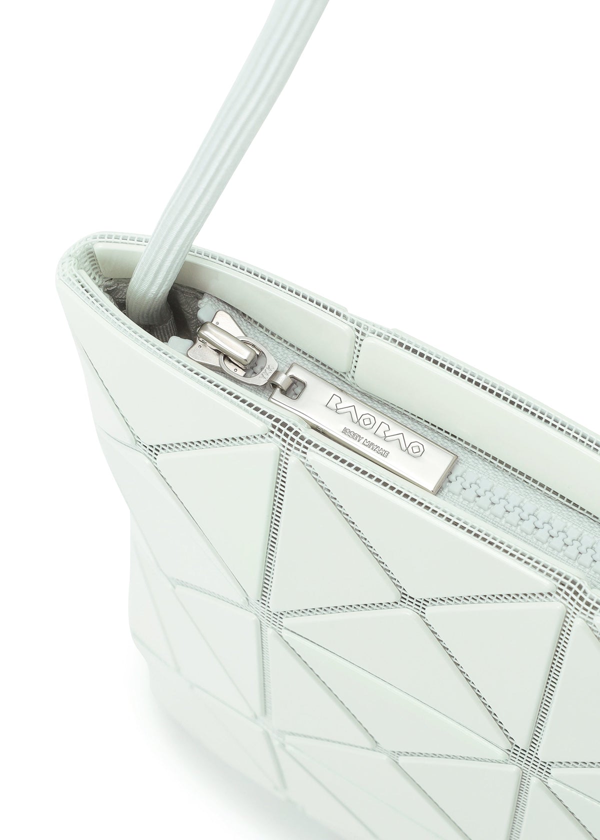 A detail shot of the BAO BAO ISSEY MIYAKE LUCENT ONE-TONE shoulder bag.