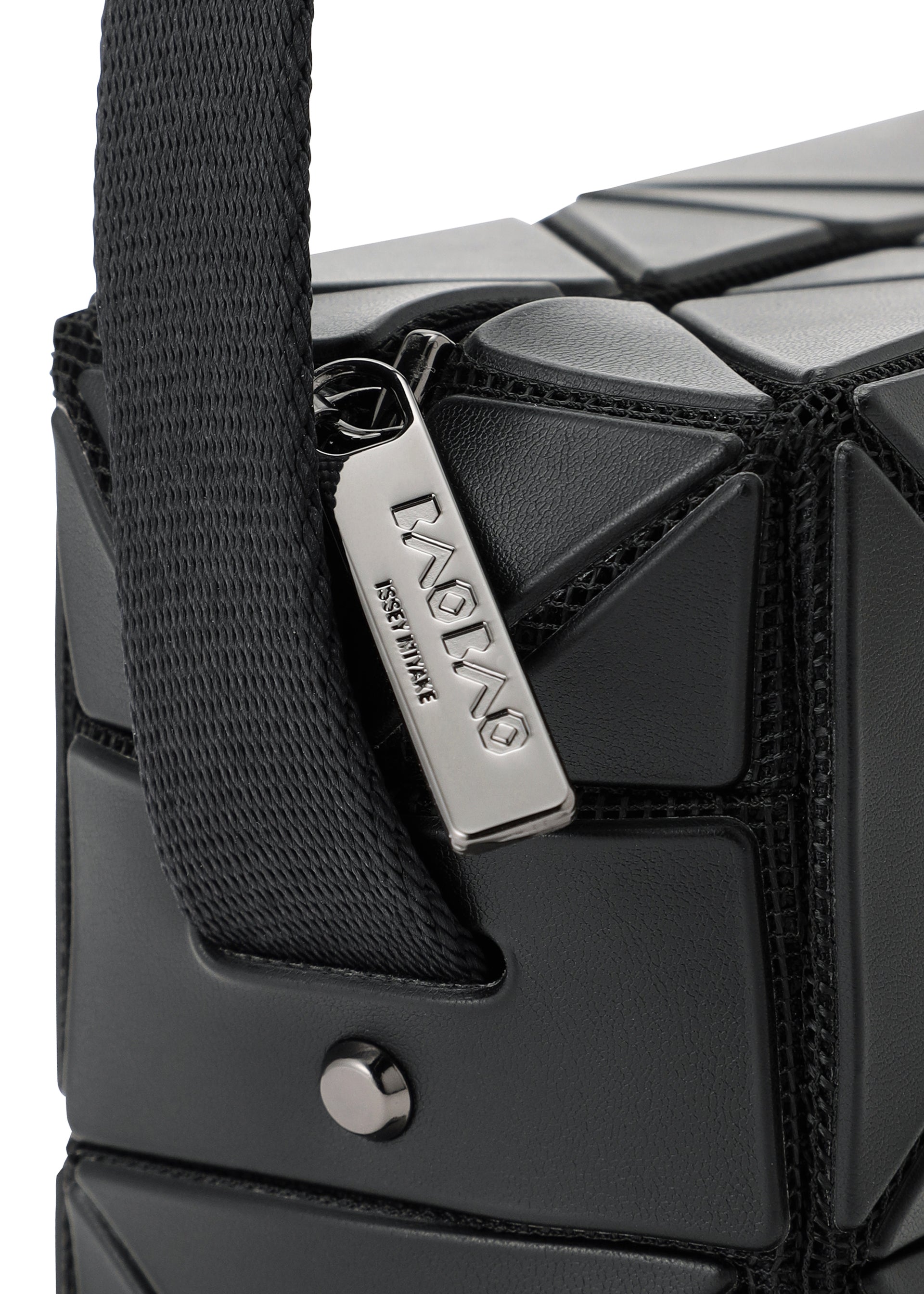A detail shot of the BAO BAO ISSEY MIYAKE CUBOID shoulder bag.
