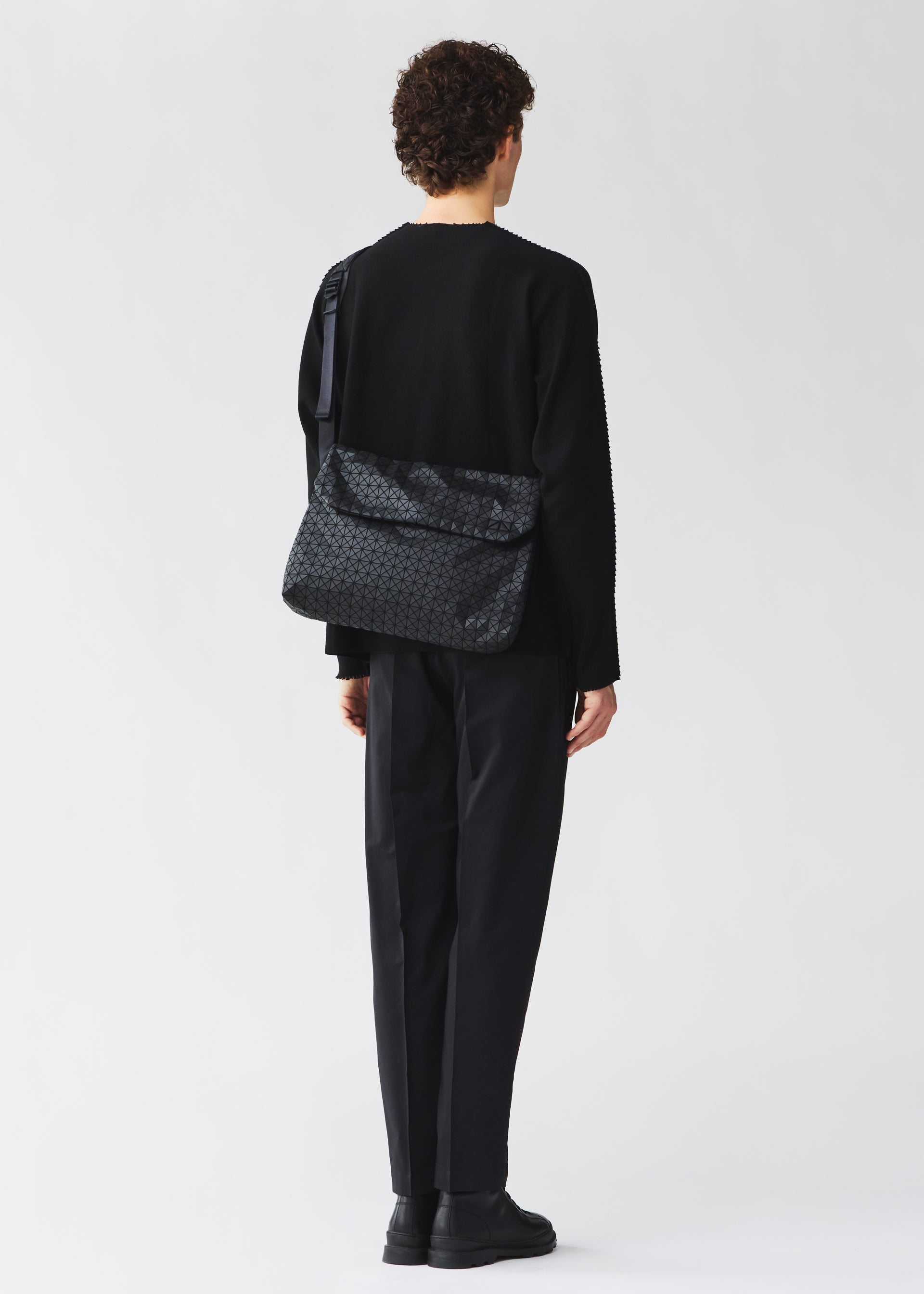A model wears the BAO BAO ISSEY MIYAKE FROGGY froggy-shoulder-bag-matte-black-2.