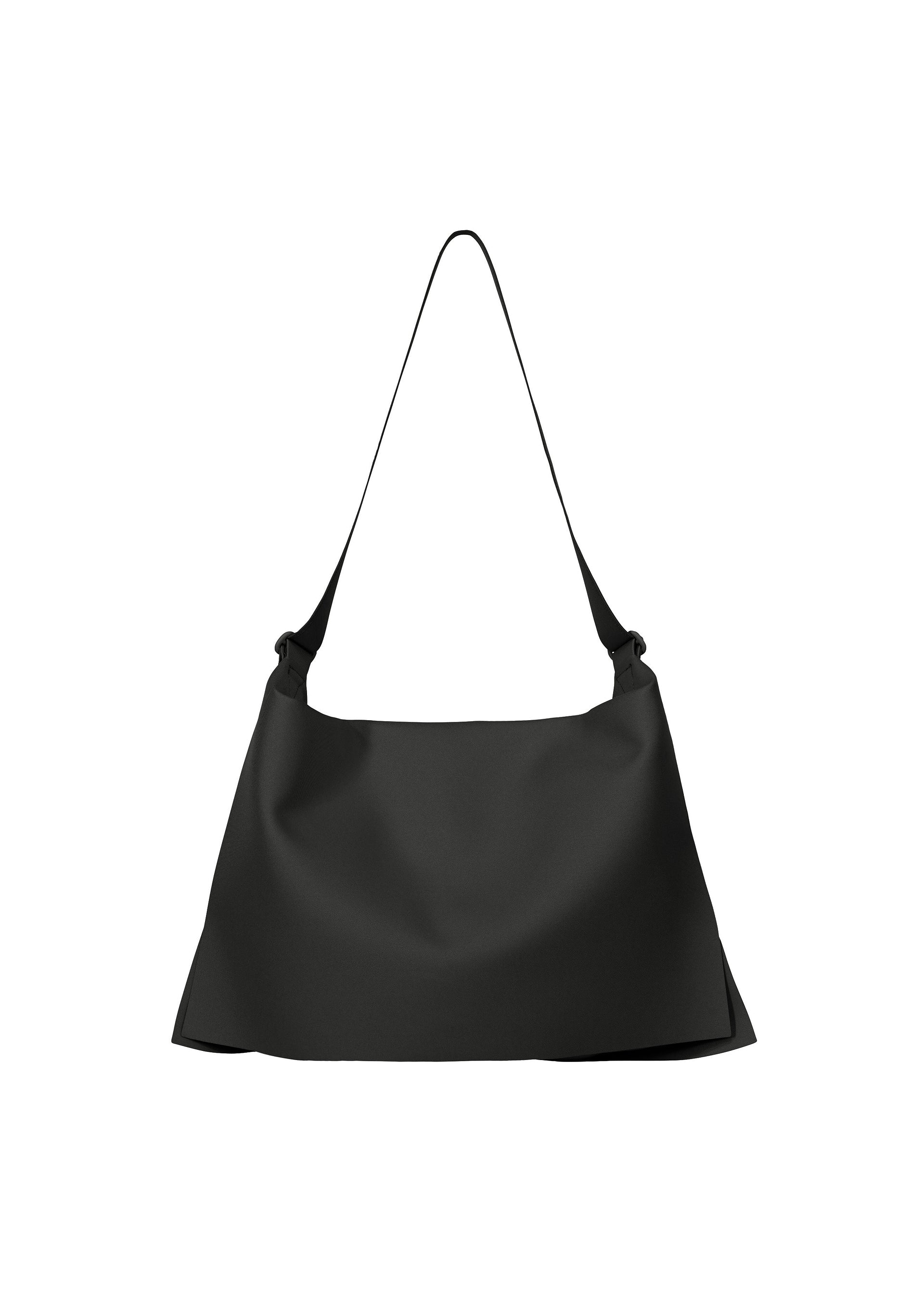 A product shot of the GOOD GOODS ISSEY MIYAKE ROLL bag in black (15).