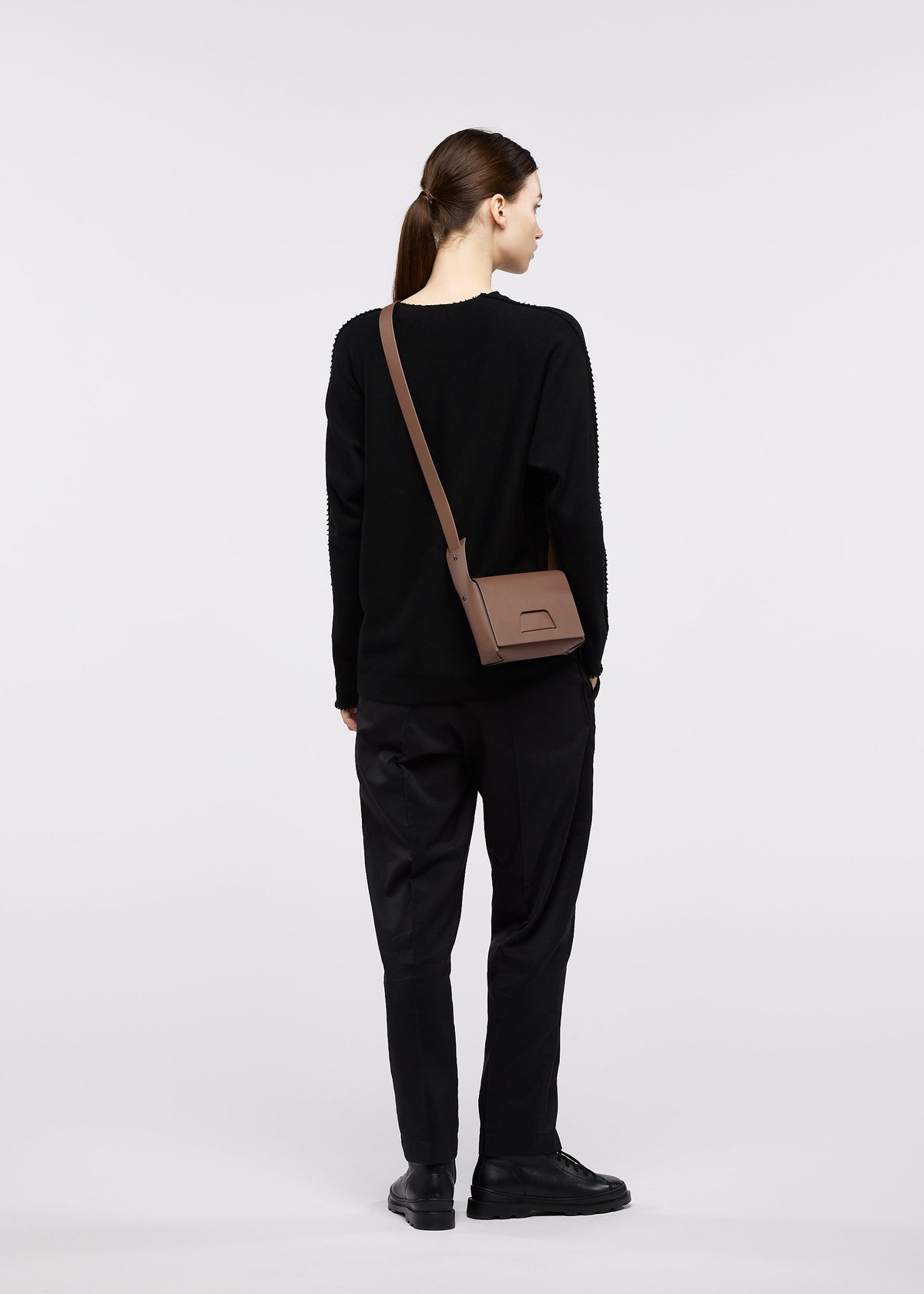 A model wears the GOOD GOODS ISSEY MIYAKE BOX box-handbag-silver.