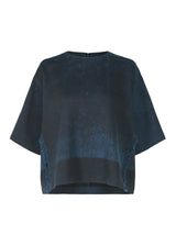 A product shot of the HAAT  SQUARE GRADATION top in blue (72)