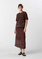 A model wears the HAAT KYO CHIJIMI HOTARU skirt.