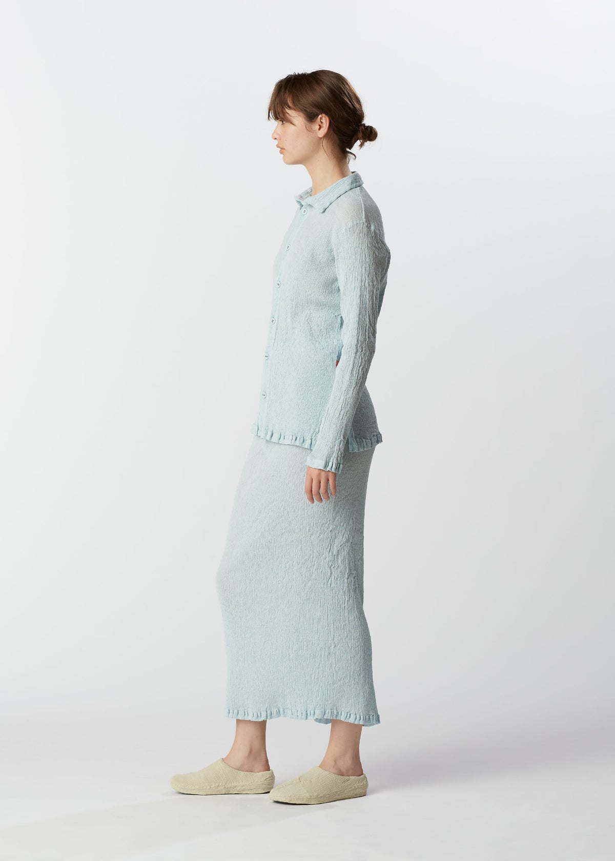 A model wears the HAAT KYO CHIJIMI MAY shirt.