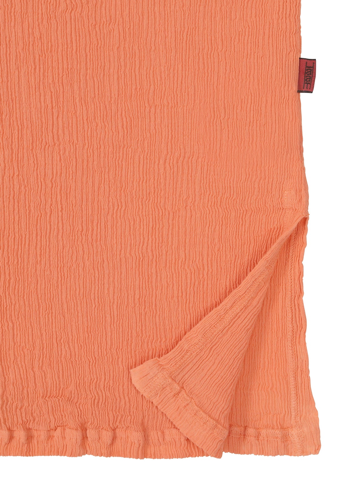 A detail shot of the HAAT KYO CHIJIMI MAY shirt.