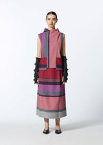 A model wears the HAAT 2001 FROM gloves.