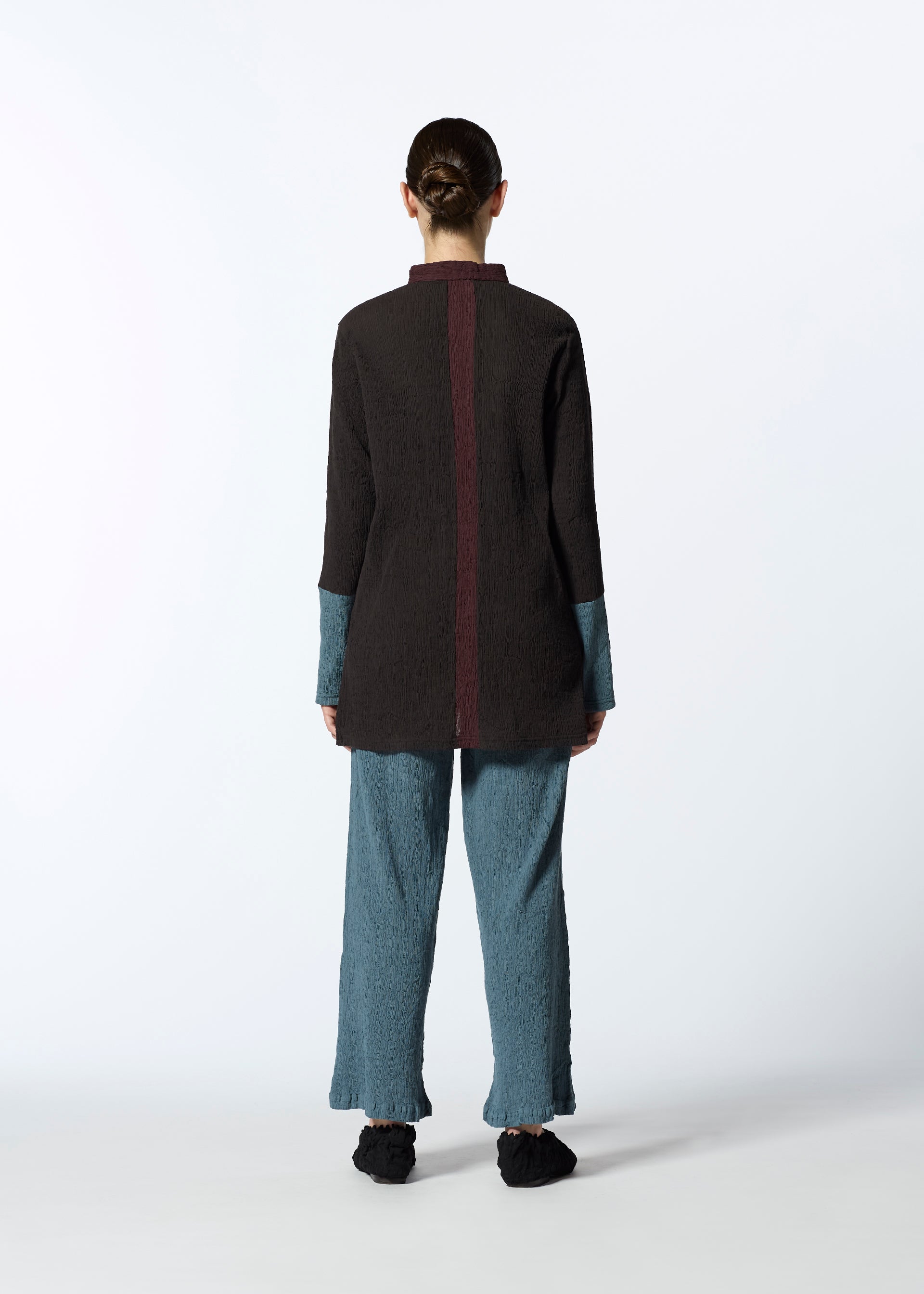 A model wears the HAAT KYO CHIJIMI COMBINATION shirt.