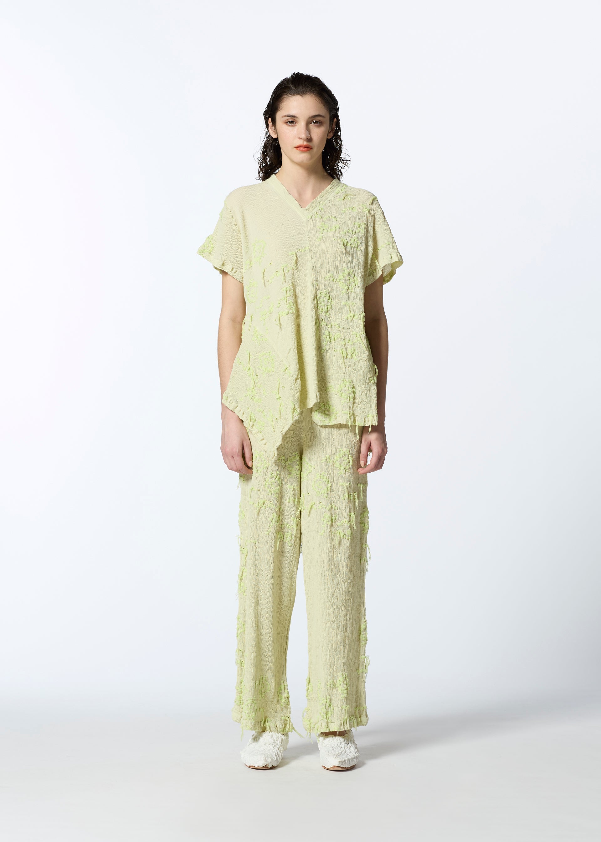 A model wears the HAAT KYO CHIJIMI CUT LOOP shirt.