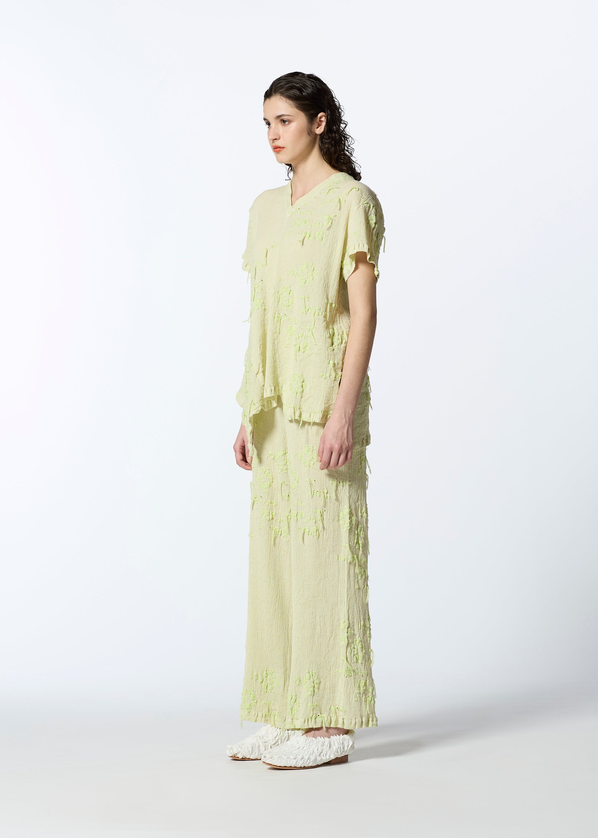 A model wears the HAAT KYO CHIJIMI CUT LOOP shirt.