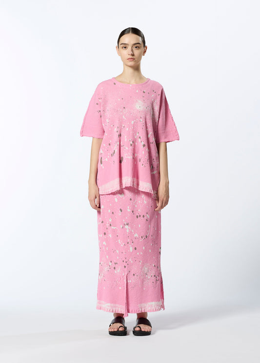 A model wears the HAAT KYO CHIJIMI FRIKAKE shirt.