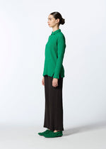 A model wears the HAAT KYO CHIJIMI SEPTEMBER shirt.