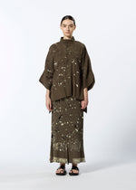 A model wears the HAAT KYO CHIJIMI FRIKAKE cardigan.