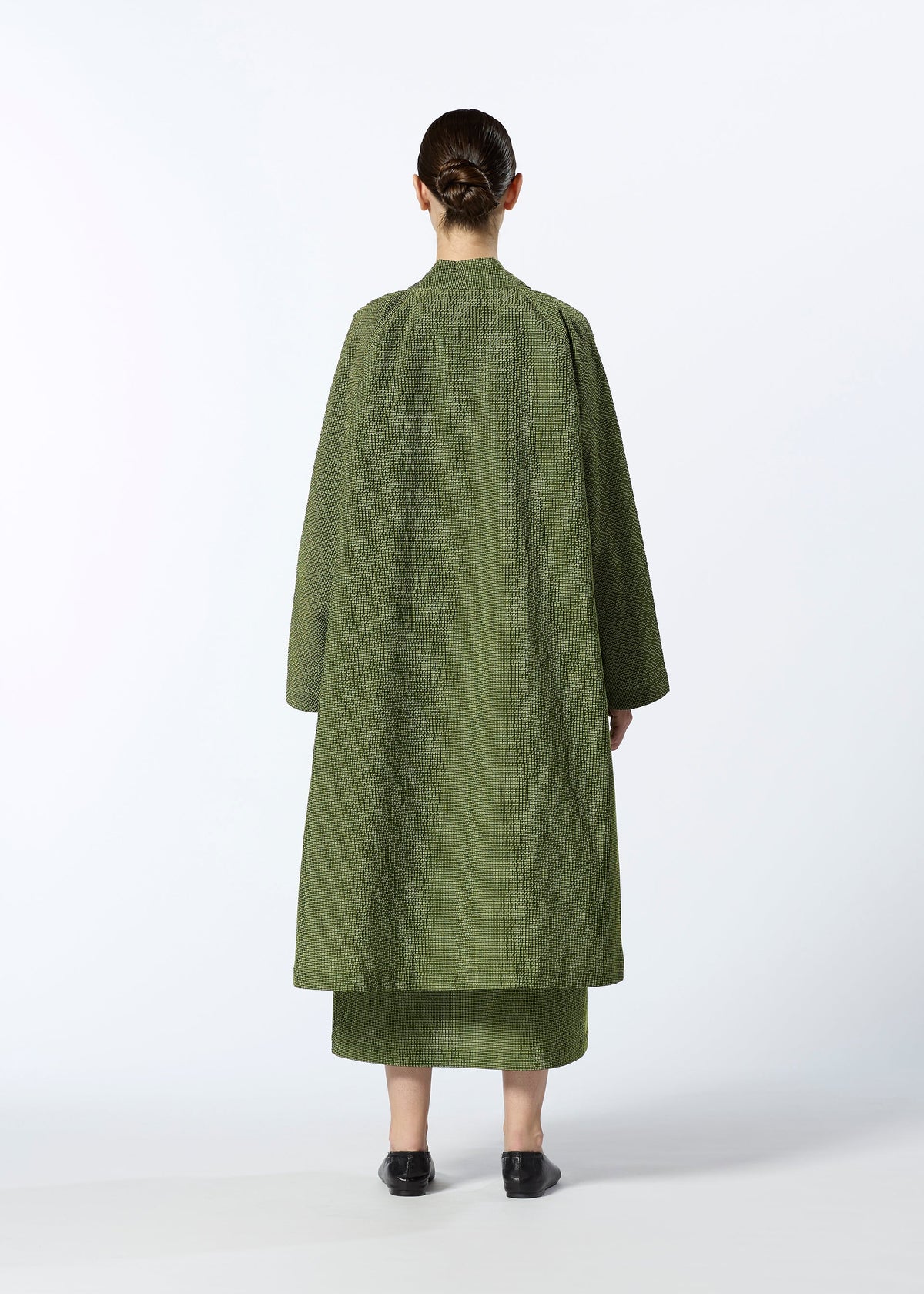 A model wears the HAAT LIGHT WEIGHT cardigan.