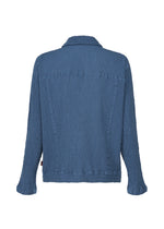 A detail shot of the HAAT KYO CHIJIMI 2WAY cardigan.