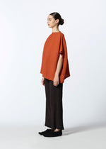 A model wears the HAAT KYO CHIJIMI SEPTEMBER tunic.