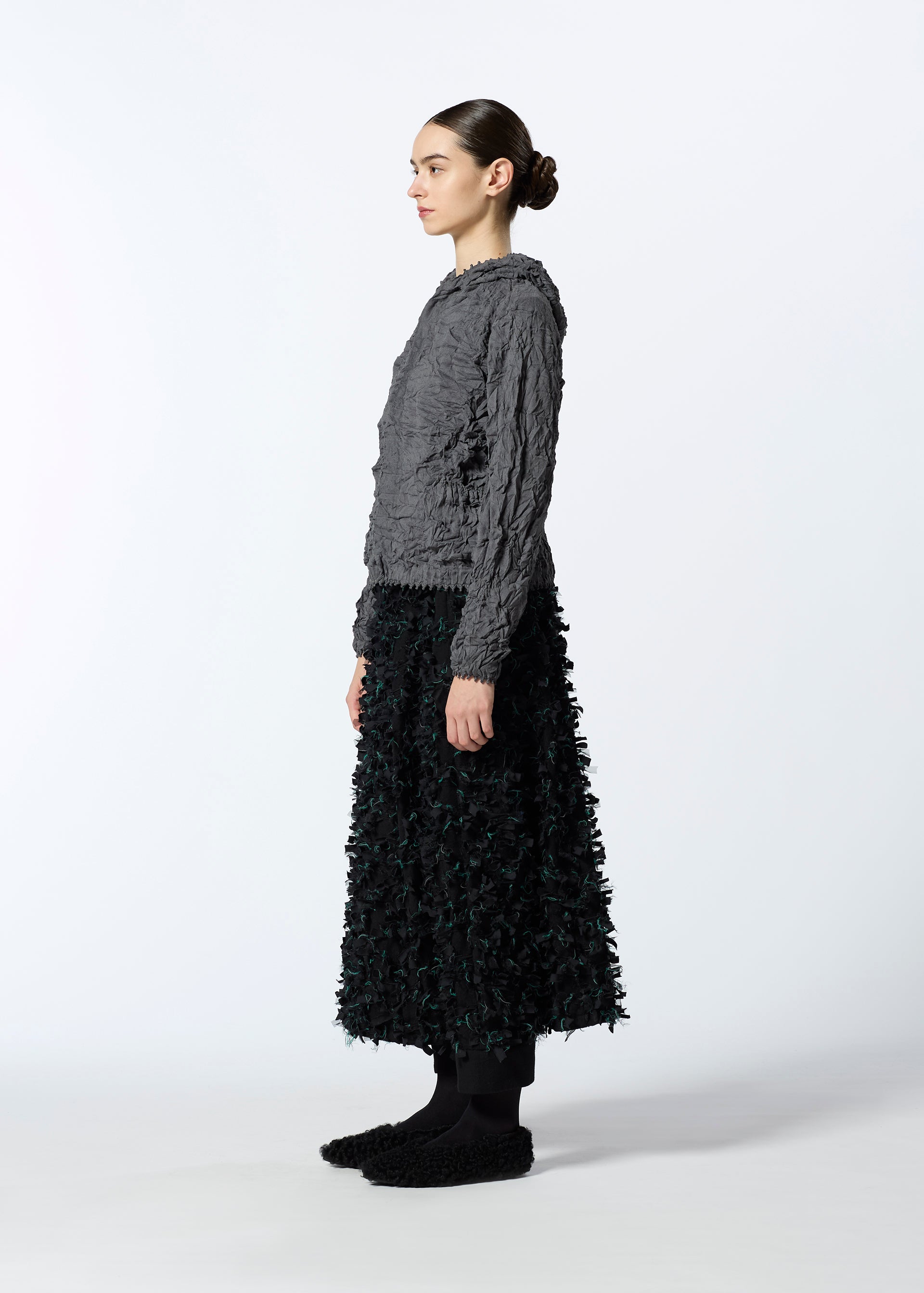 A model wears the HAAT KUMO SHIBORI KNIT clothing.
