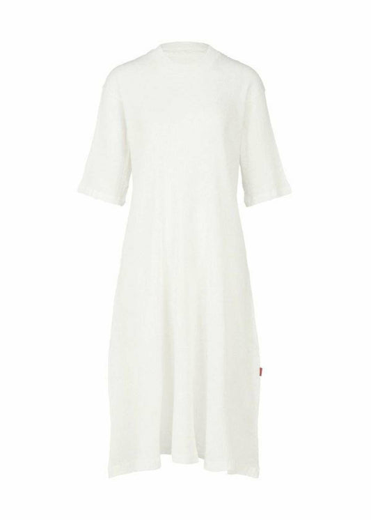 A product shot of the HAAT  KYO CHIJIMI BASIC dress in white (01)