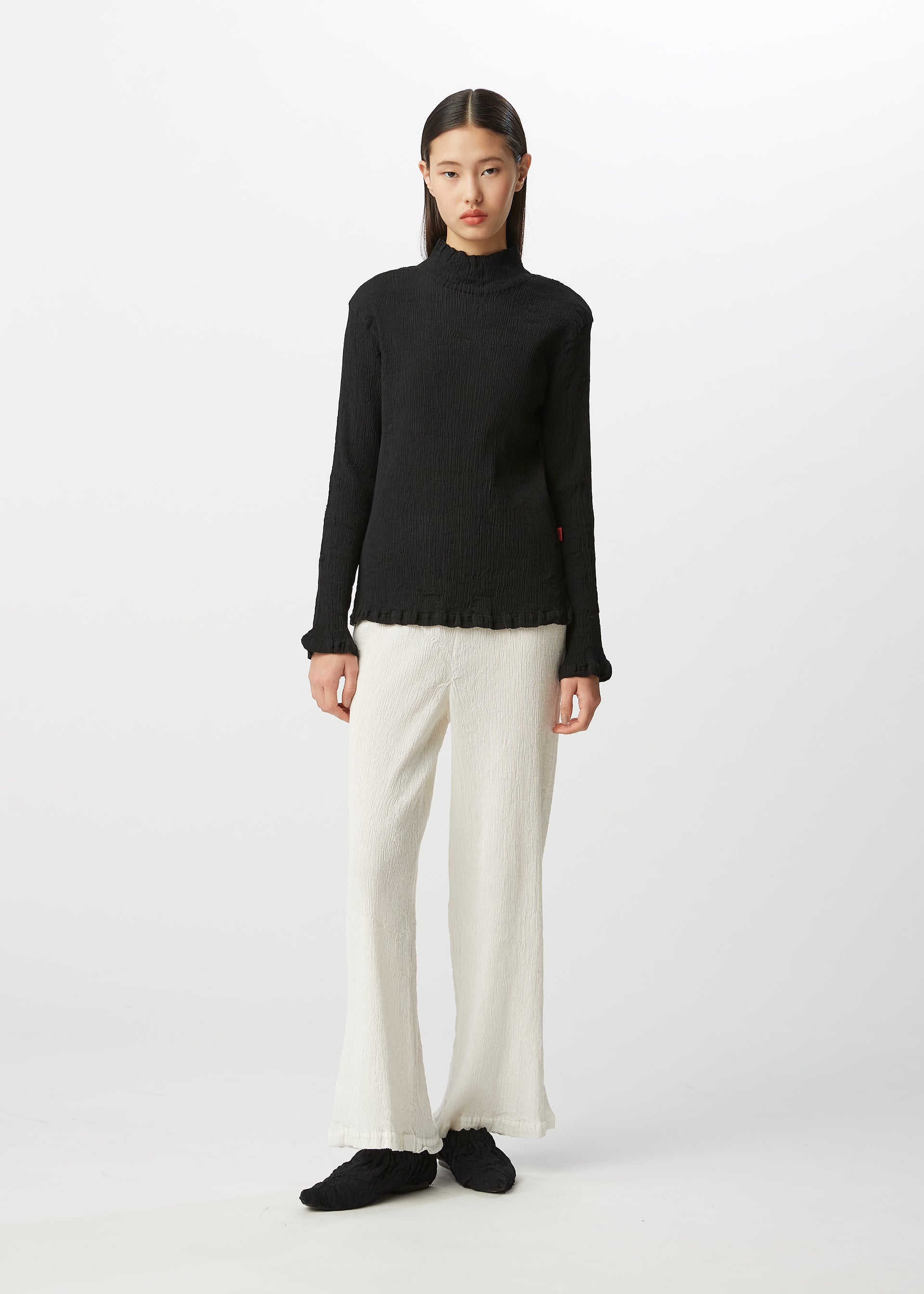 A model wears the HAAT  KYO CHIJIMI BASIC top