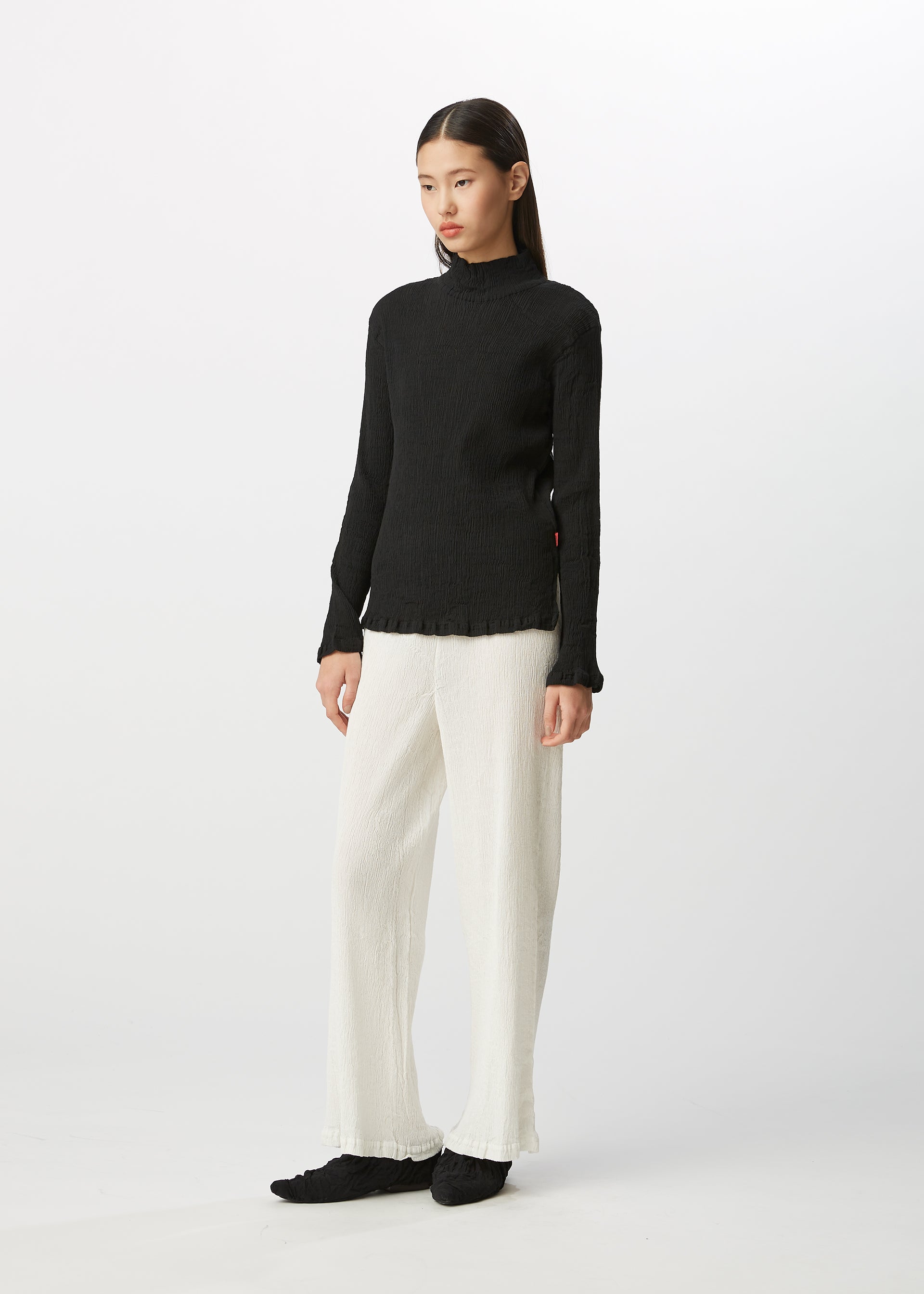 A model wears the HAAT  KYO CHIJIMI BASIC top