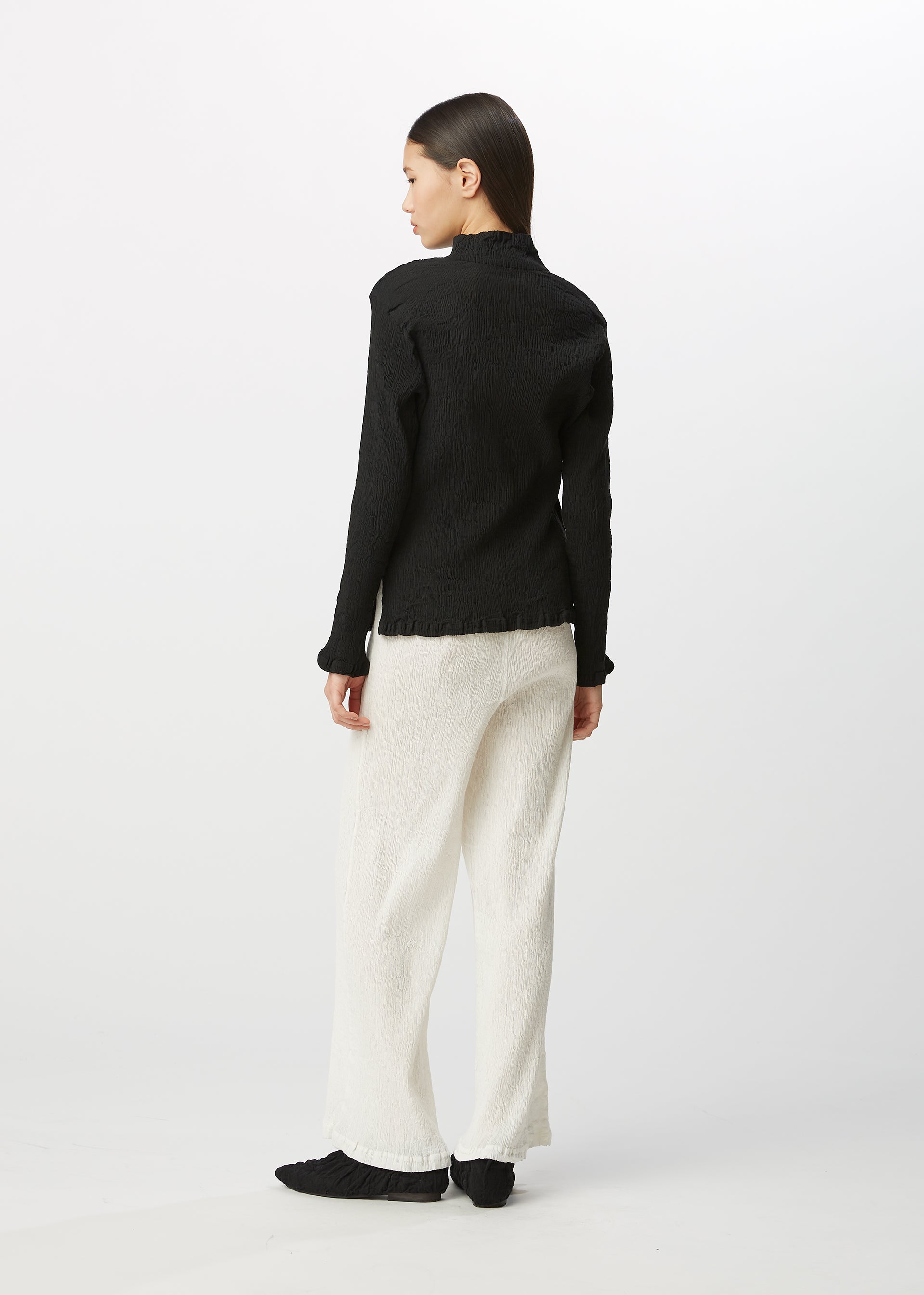 A model wears the HAAT  KYO CHIJIMI BASIC top